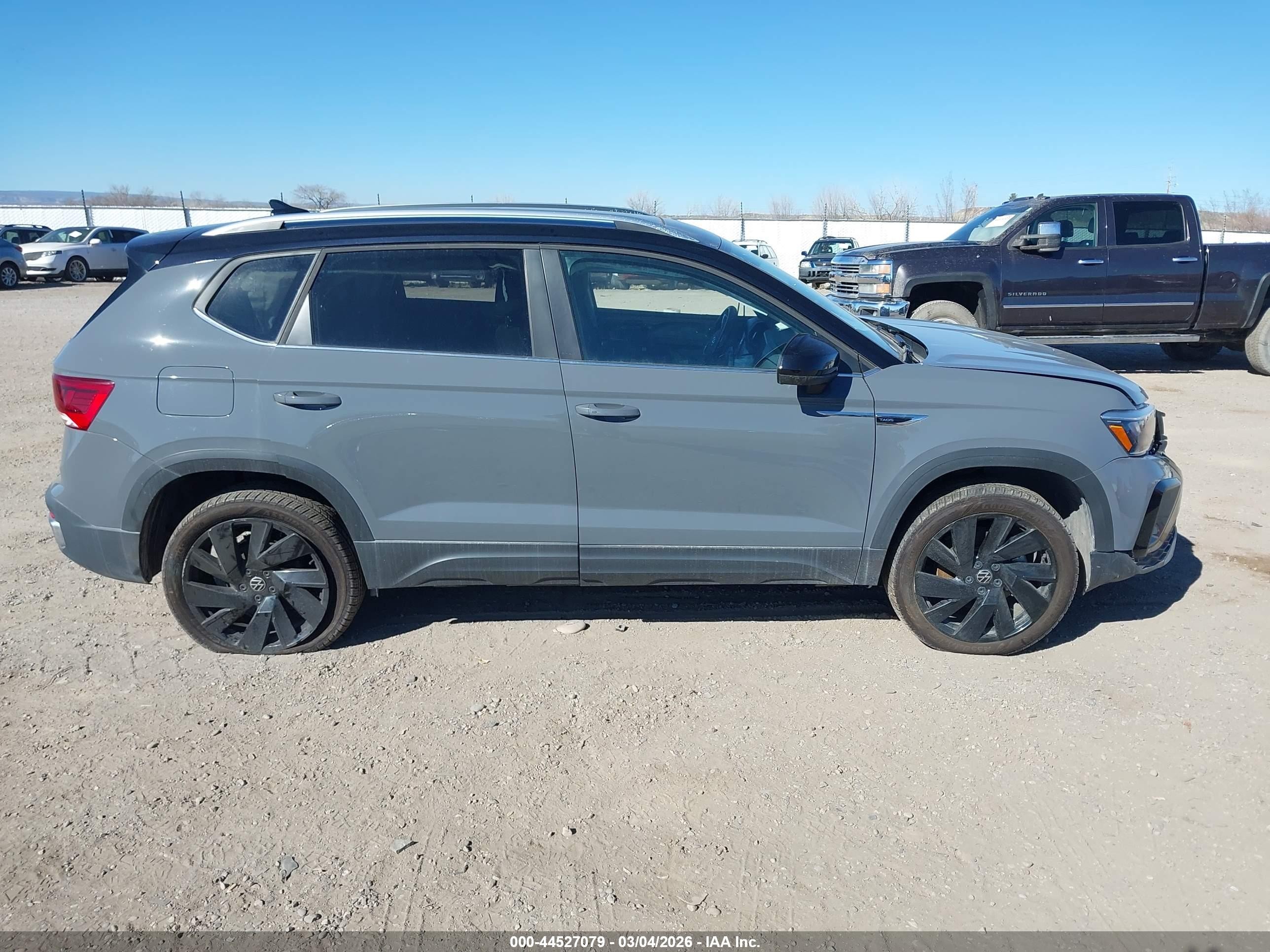 2024 Volkswagen Taos 1.5t Se Gray vin: 3VVVX7B20RM016039