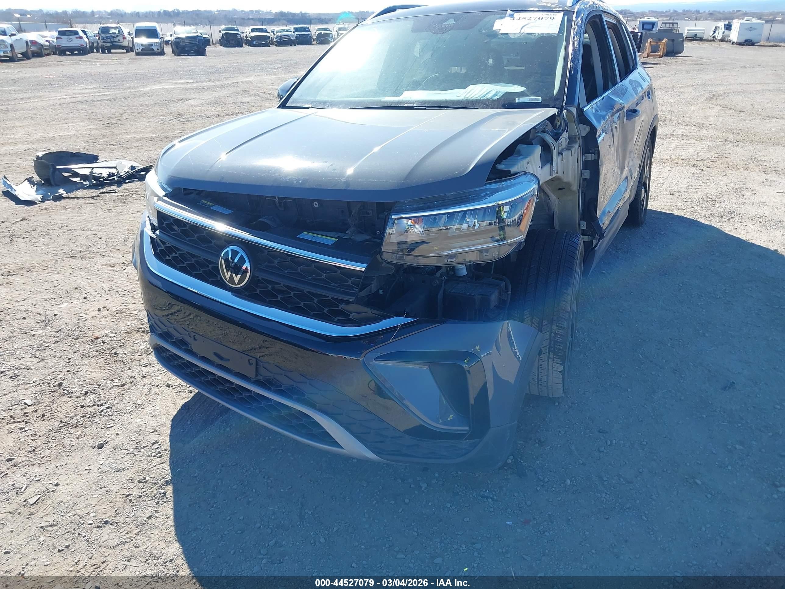 2024 Volkswagen Taos 1.5t Se Gray vin: 3VVVX7B20RM016039