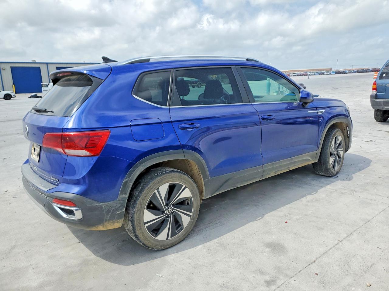 2024 Volkswagen Taos Se Blue vin: 3VVVX7B22RM015961