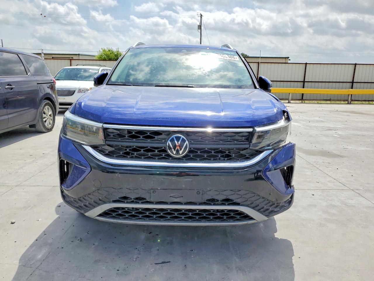 2024 Volkswagen Taos Se Blue vin: 3VVVX7B22RM015961