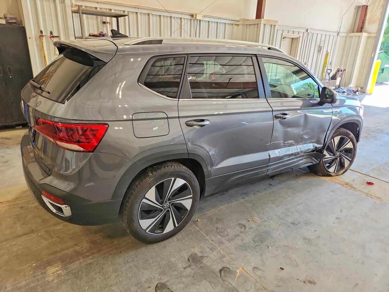 2024 Volkswagen Taos Se Серый vin: 3VVVX7B23RM068653