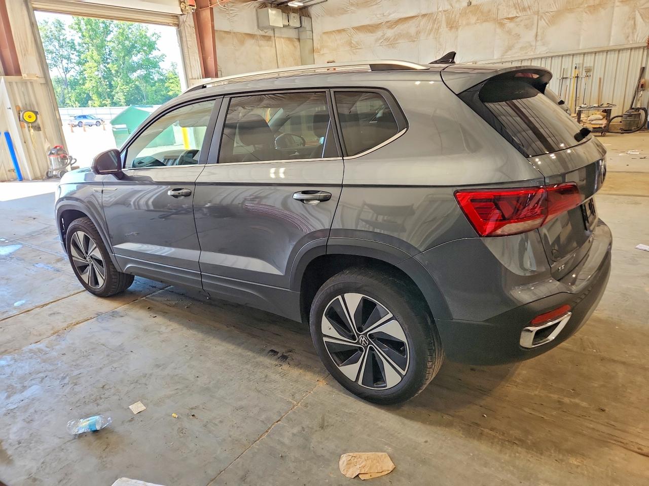 2024 Volkswagen Taos Se Серый vin: 3VVVX7B23RM068653