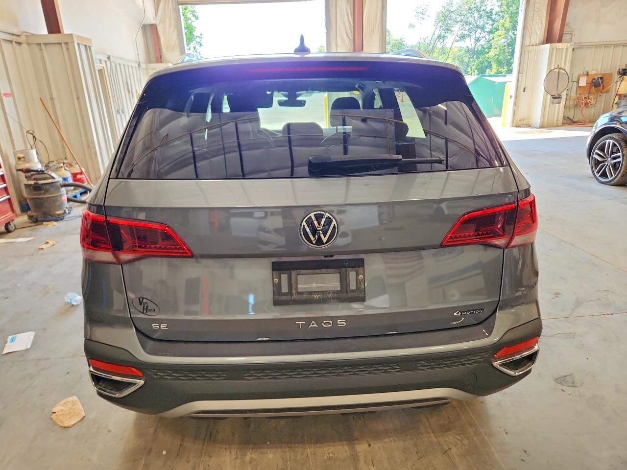 2024 Volkswagen Taos Se Серый vin: 3VVVX7B23RM068653