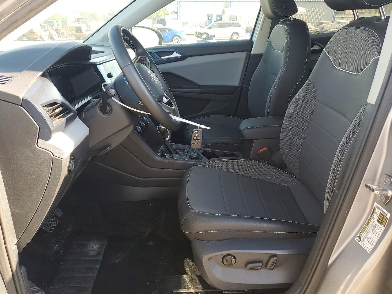2023 Volkswagen Taos Se Серебряный vin: 3VVYX7B28PM306605