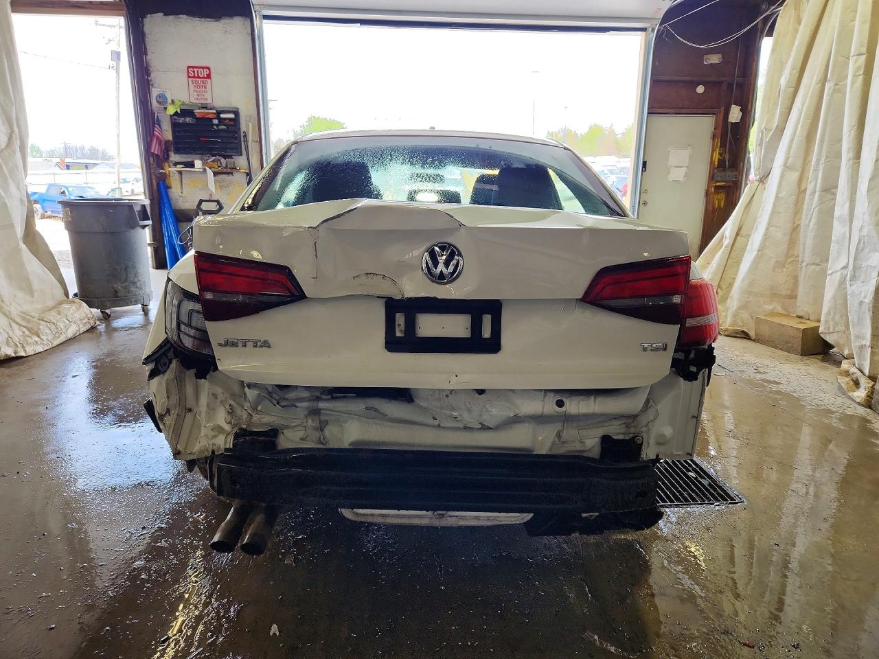 2018 Volkswagen Jetta S Белый vin: 3VW167AJ0JM210872