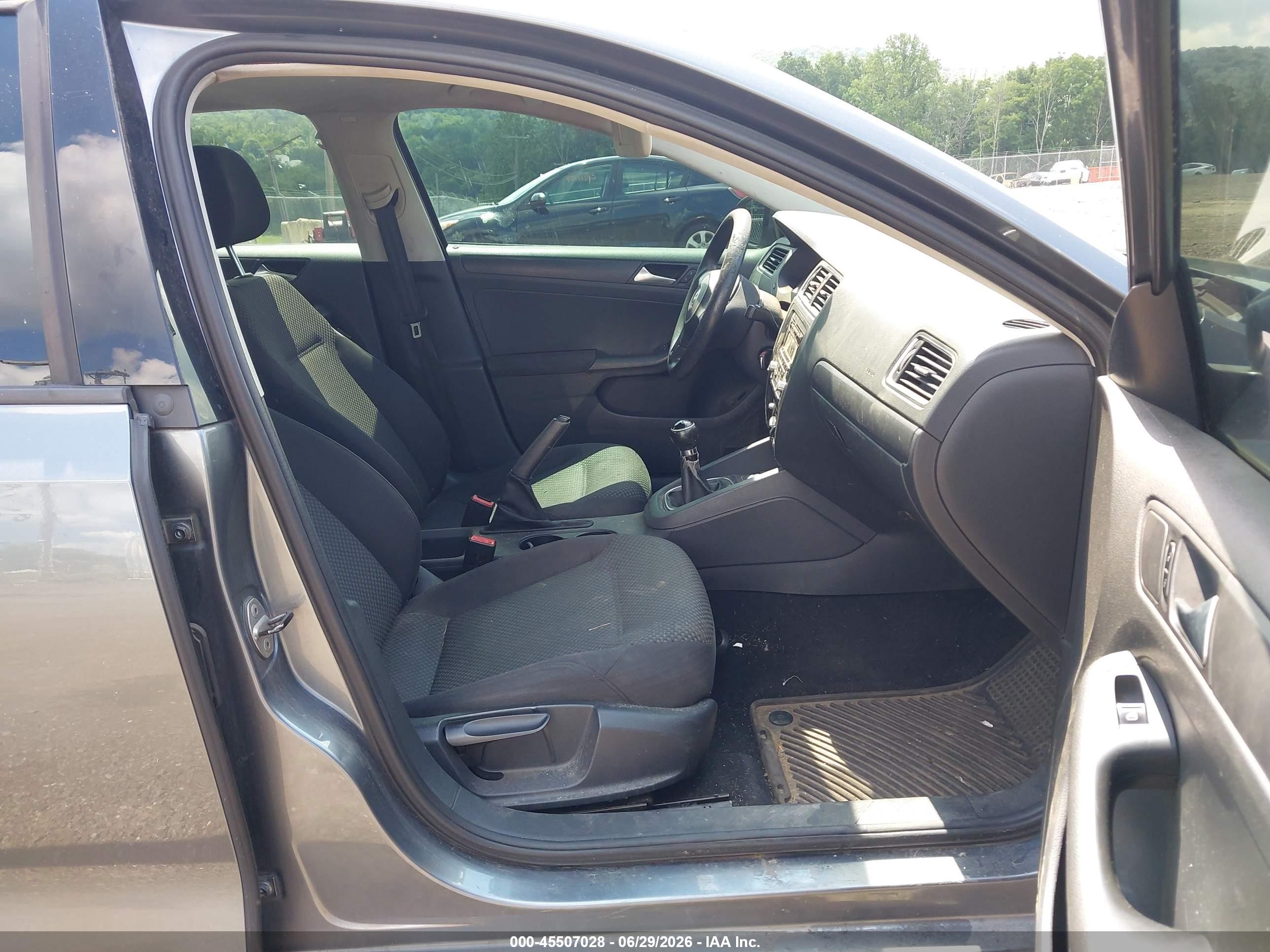 2012 Volkswagen Jetta 2.0l S Серый vin: 3VW1K7AJ1CM049432