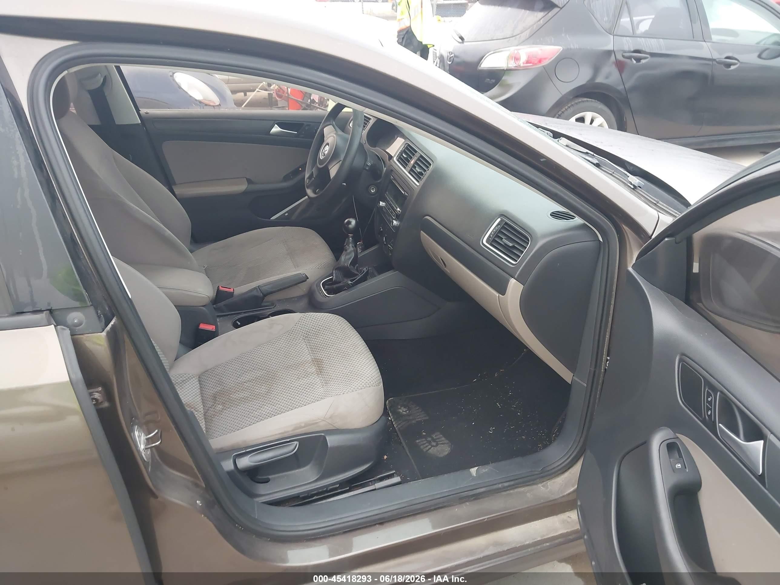 2014 Volkswagen Jetta 2.0l S Brown vin: 3VW1K7AJ1EM322713