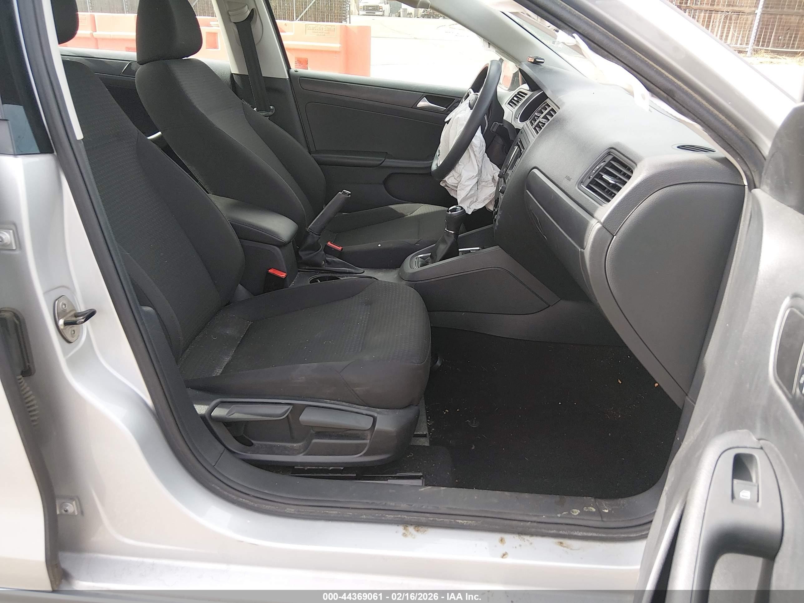 2015 Volkswagen Jetta 2.0l S Silver vin: 3VW1K7AJ2FM352403