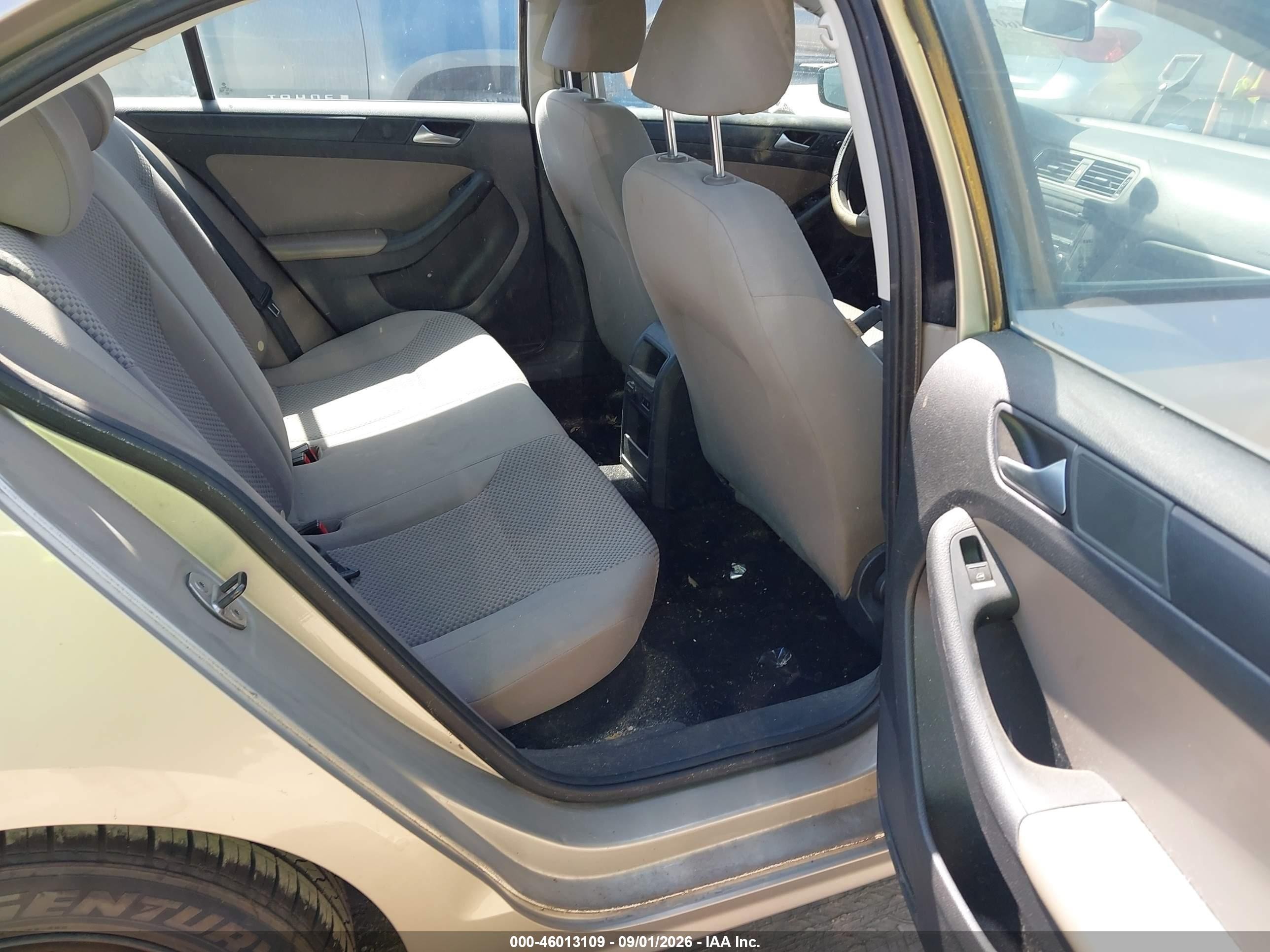 2014 Volkswagen Jetta 2.0l S Бежевый vin: 3VW1K7AJ4EM279095