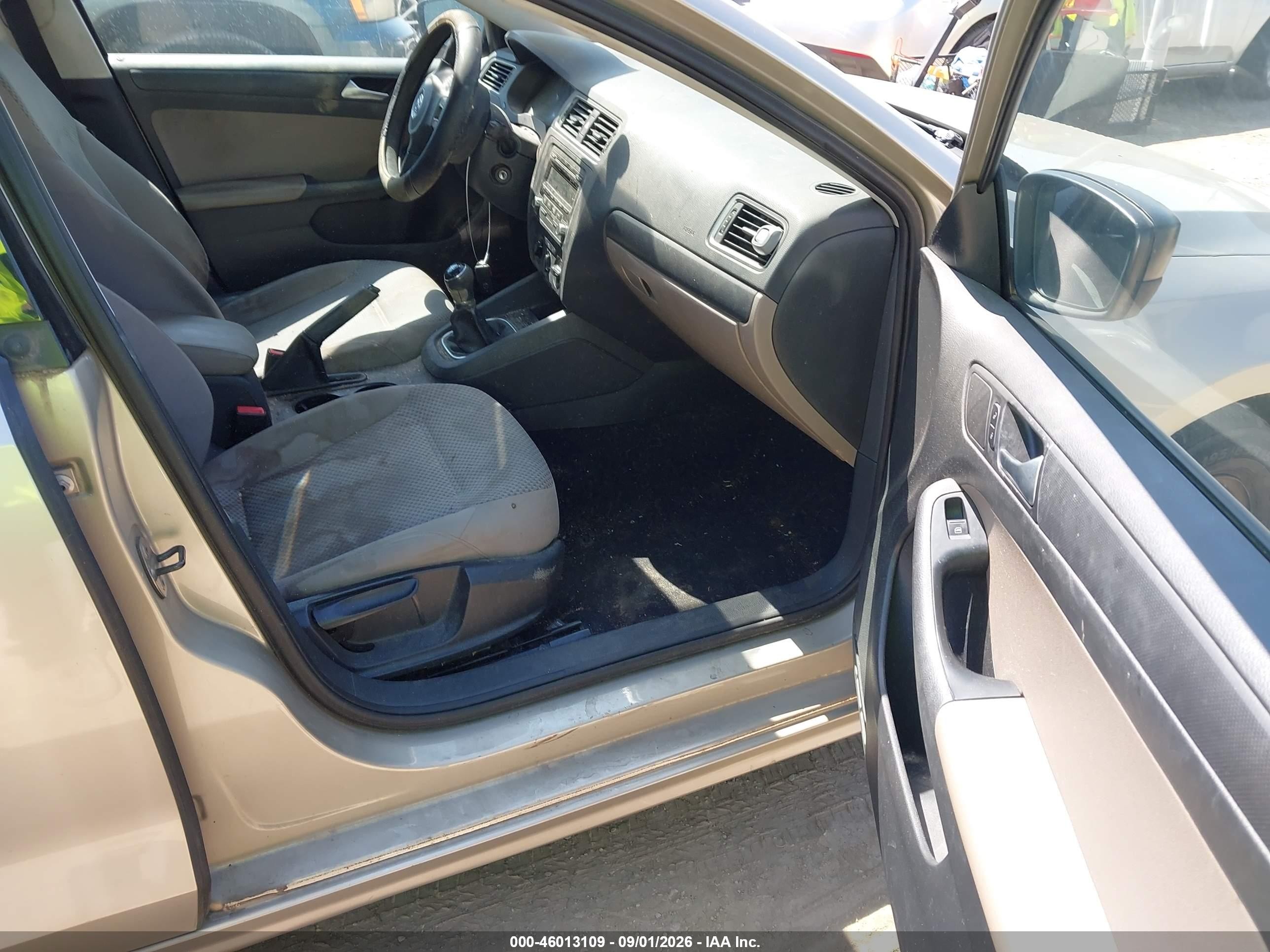 2014 Volkswagen Jetta 2.0l S Бежевый vin: 3VW1K7AJ4EM279095