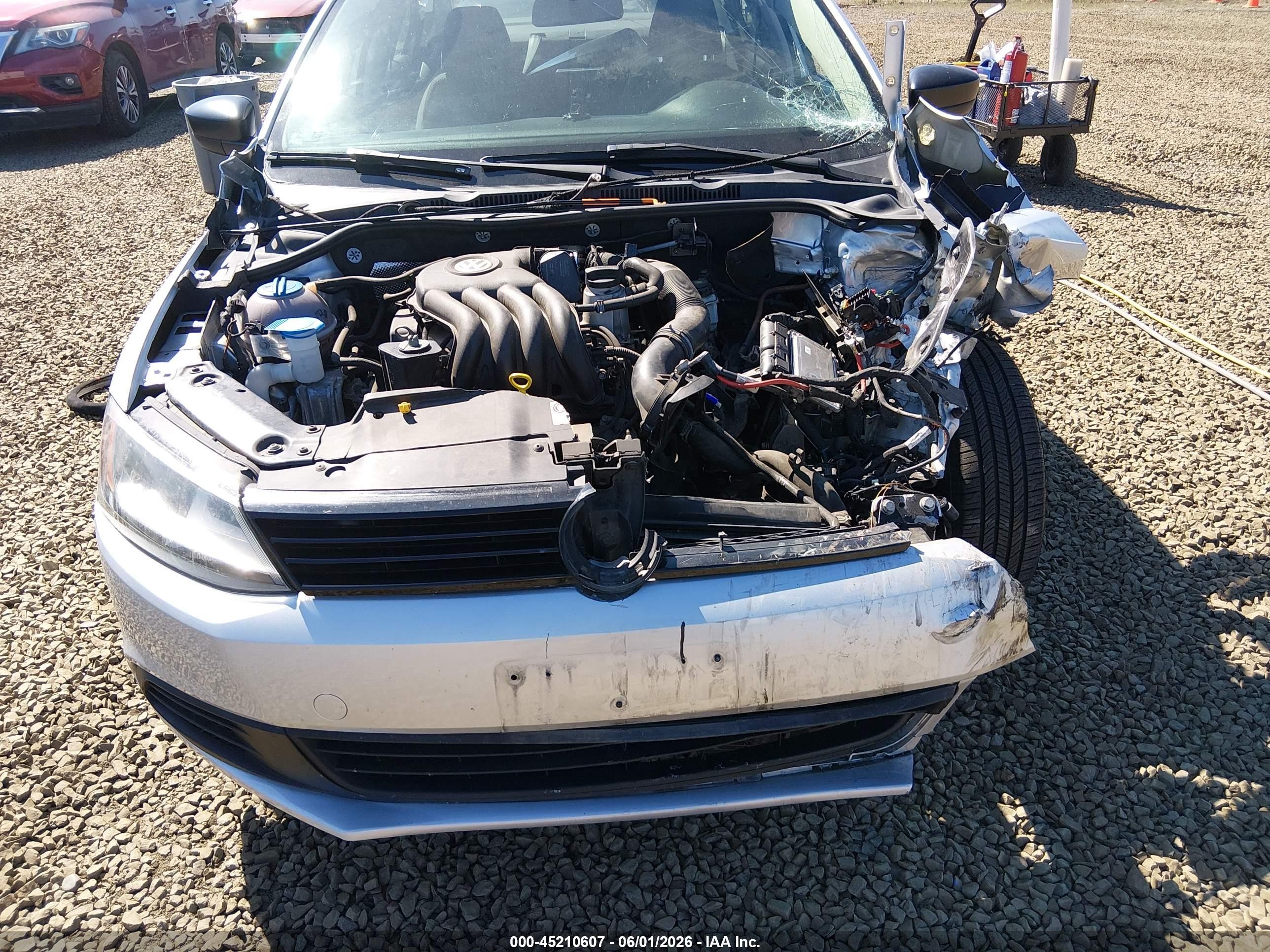 2014 Volkswagen Jetta 2.0l S Серебряный vin: 3VW1K7AJ4EM319630