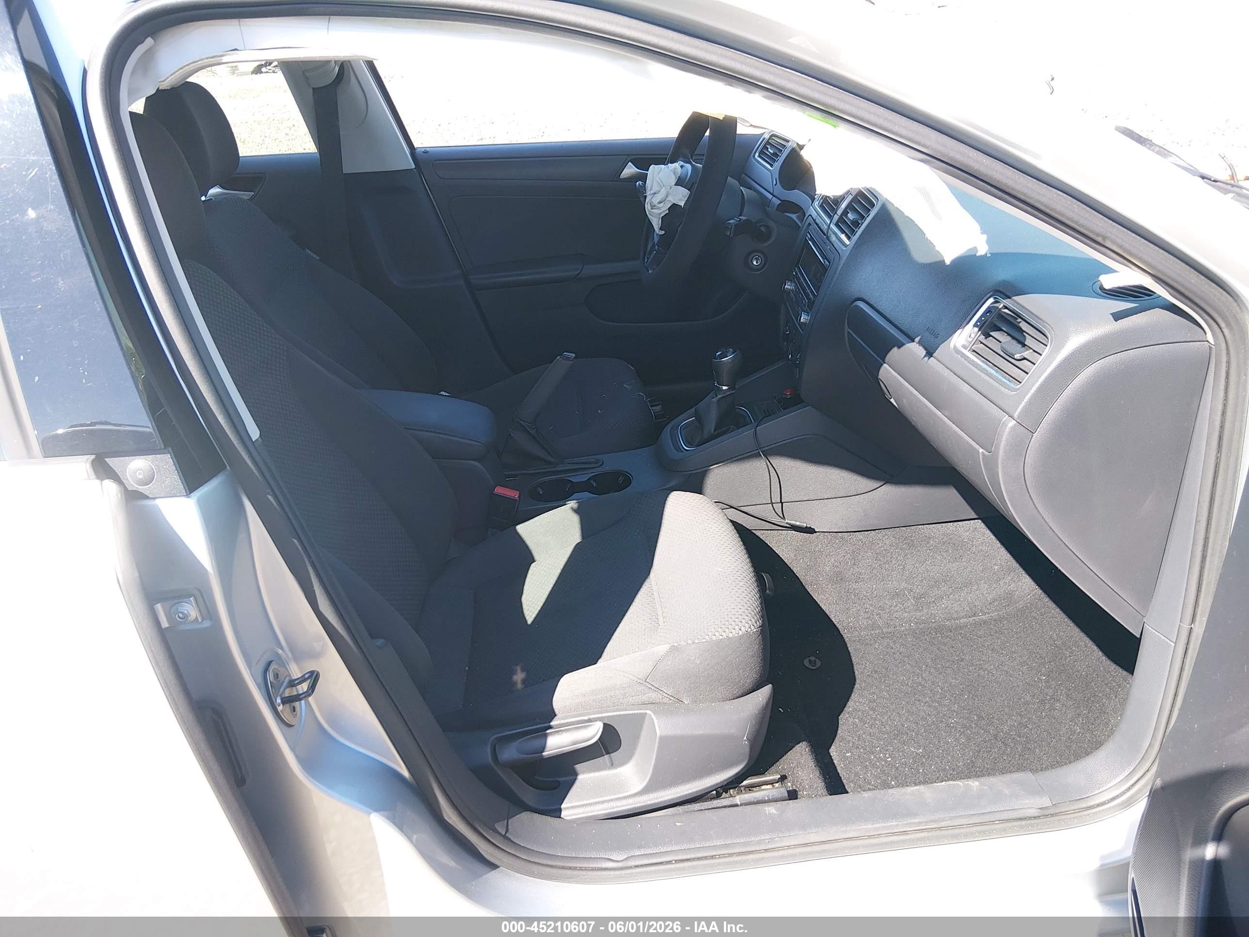 2014 Volkswagen Jetta 2.0l S Серебряный vin: 3VW1K7AJ4EM319630