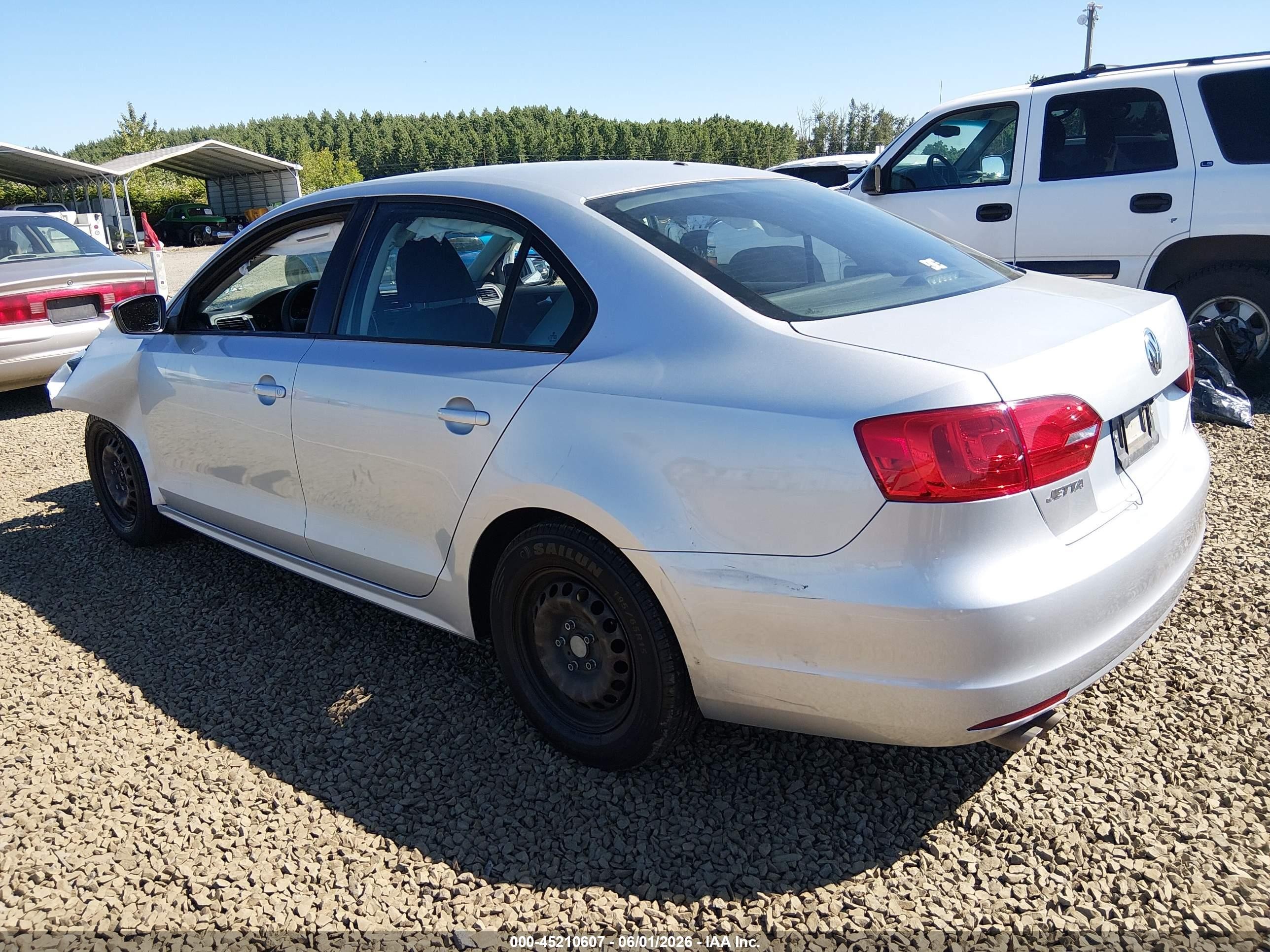 2014 Volkswagen Jetta 2.0l S Серебряный vin: 3VW1K7AJ4EM319630