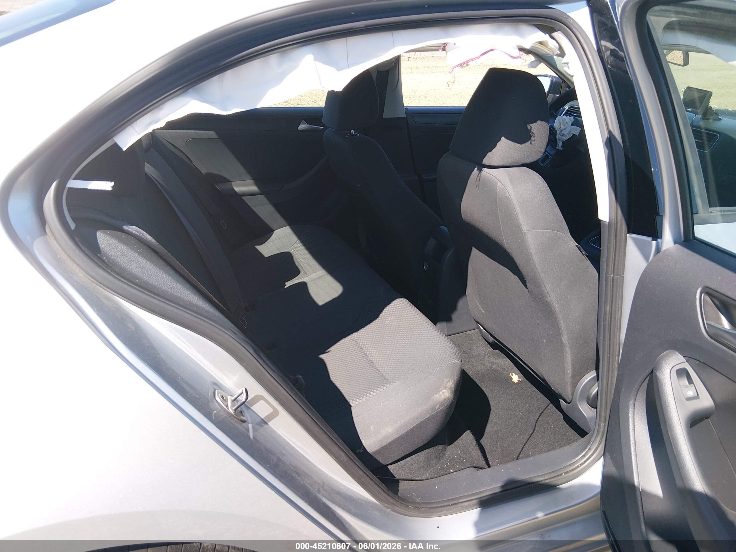 2014 Volkswagen Jetta 2.0l S Серебряный vin: 3VW1K7AJ4EM319630
