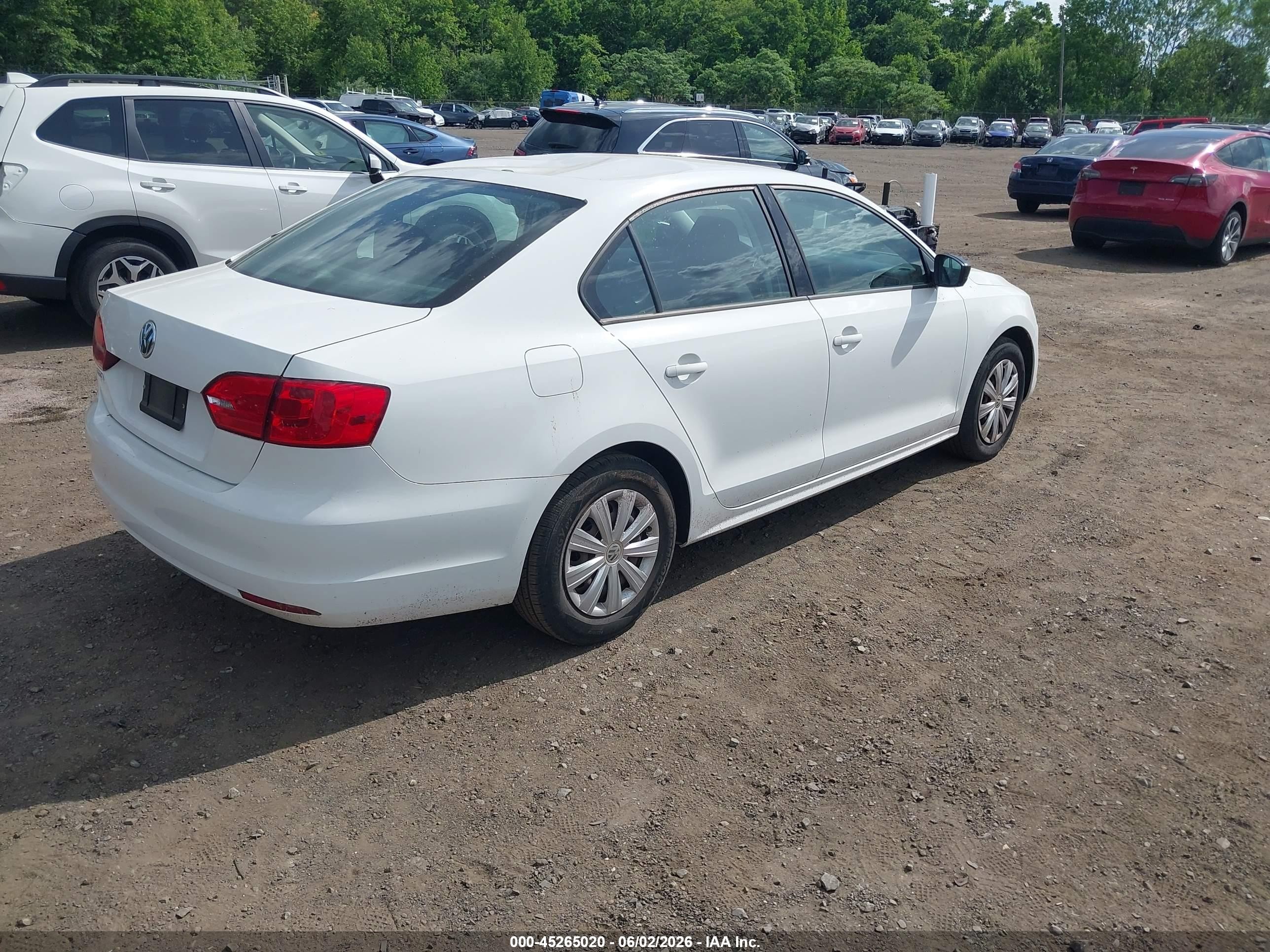 2014 Volkswagen Jetta 2.0l S Белый vin: 3VW1K7AJ4EM372716
