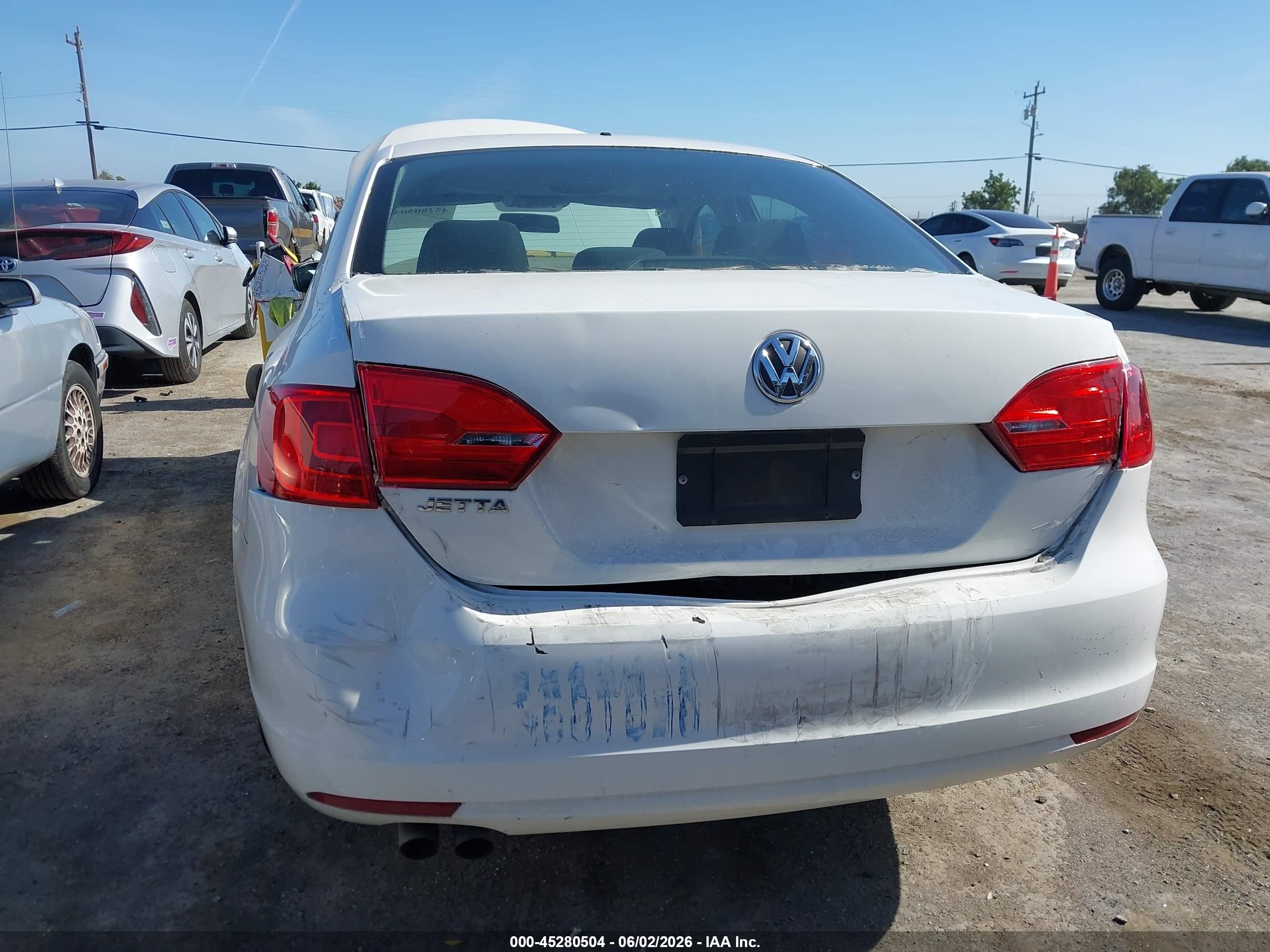 2012 Volkswagen Jetta 2.0l S Белый vin: 3VW1K7AJ5CM317298