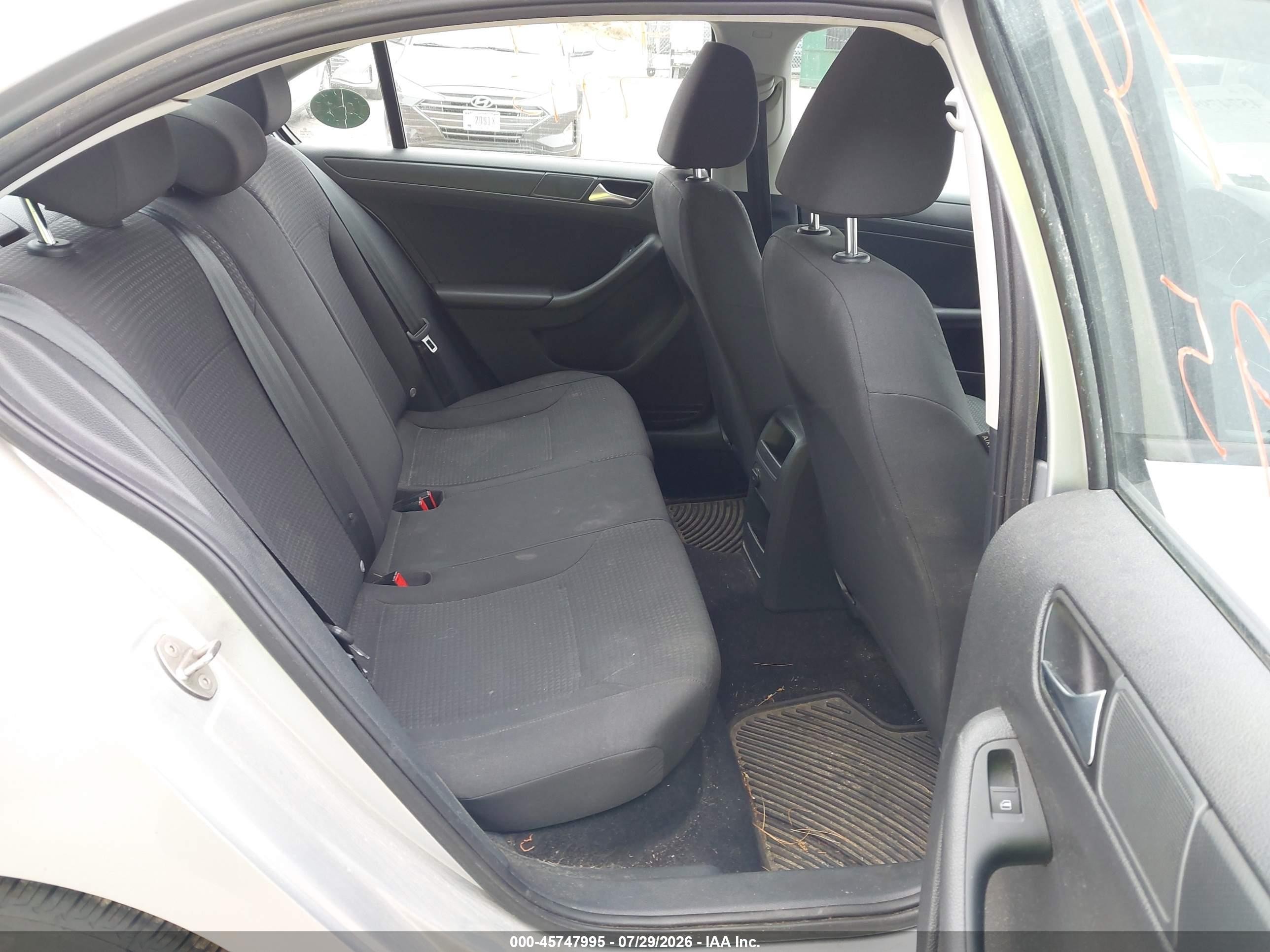 2015 Volkswagen Jetta 2.0l S Серебряный vin: 3VW1K7AJ7FM316769