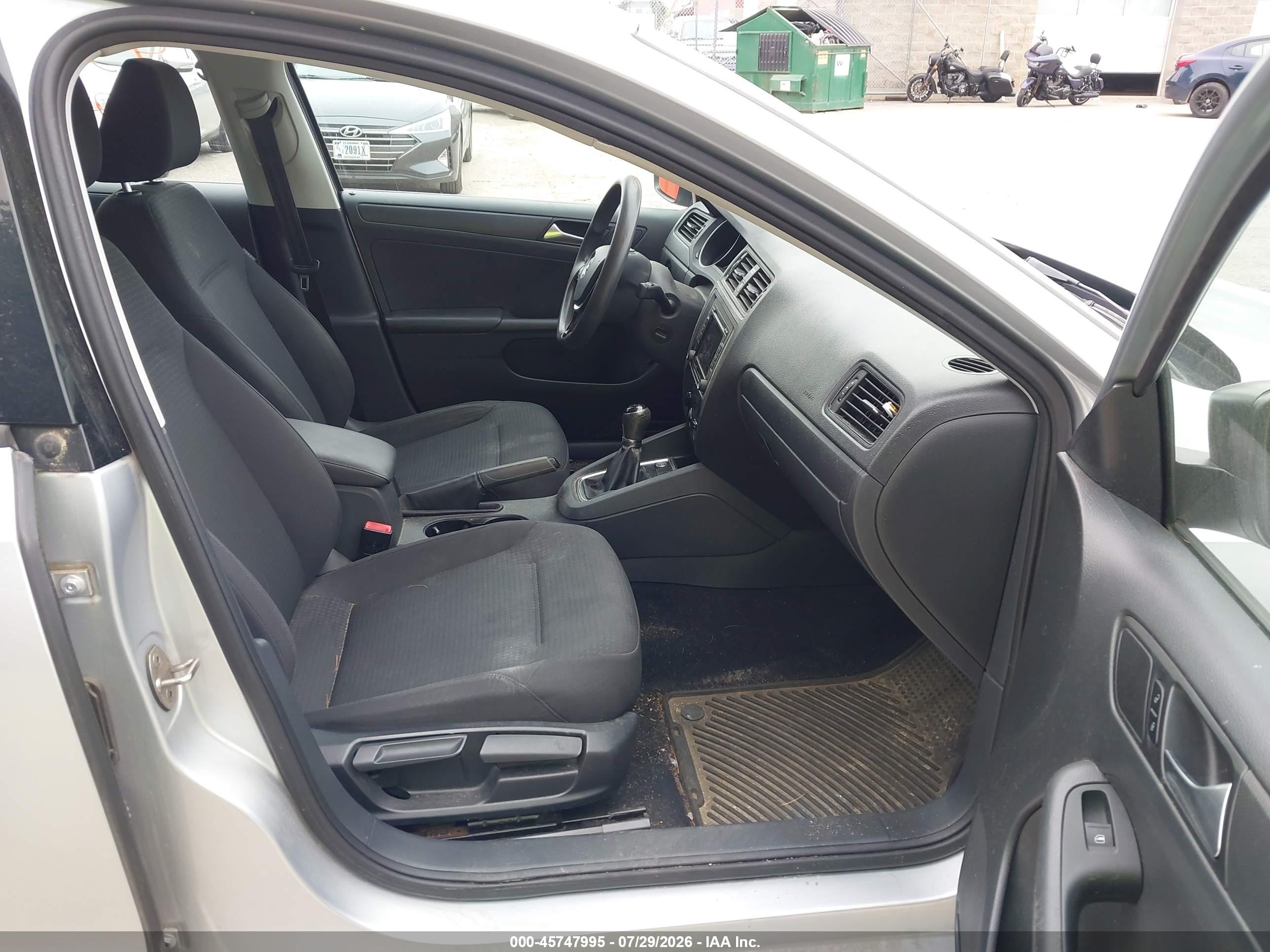 2015 Volkswagen Jetta 2.0l S Серебряный vin: 3VW1K7AJ7FM316769