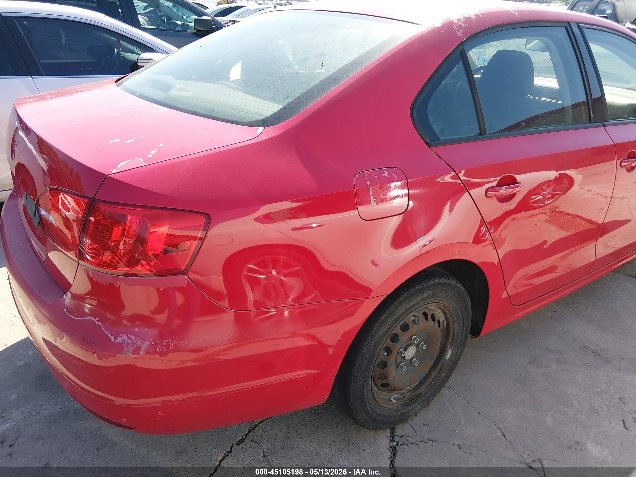 2011 Volkswagen Jetta 2.0l S Red vin: 3VW1K7AJ8BM343540