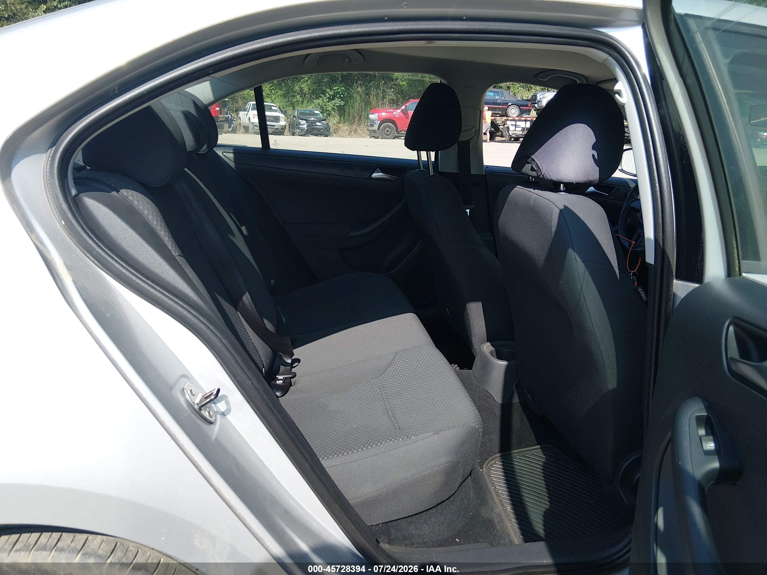 2012 Volkswagen Jetta 2.0l S Silver vin: 3VW1K7AJ9CM332385