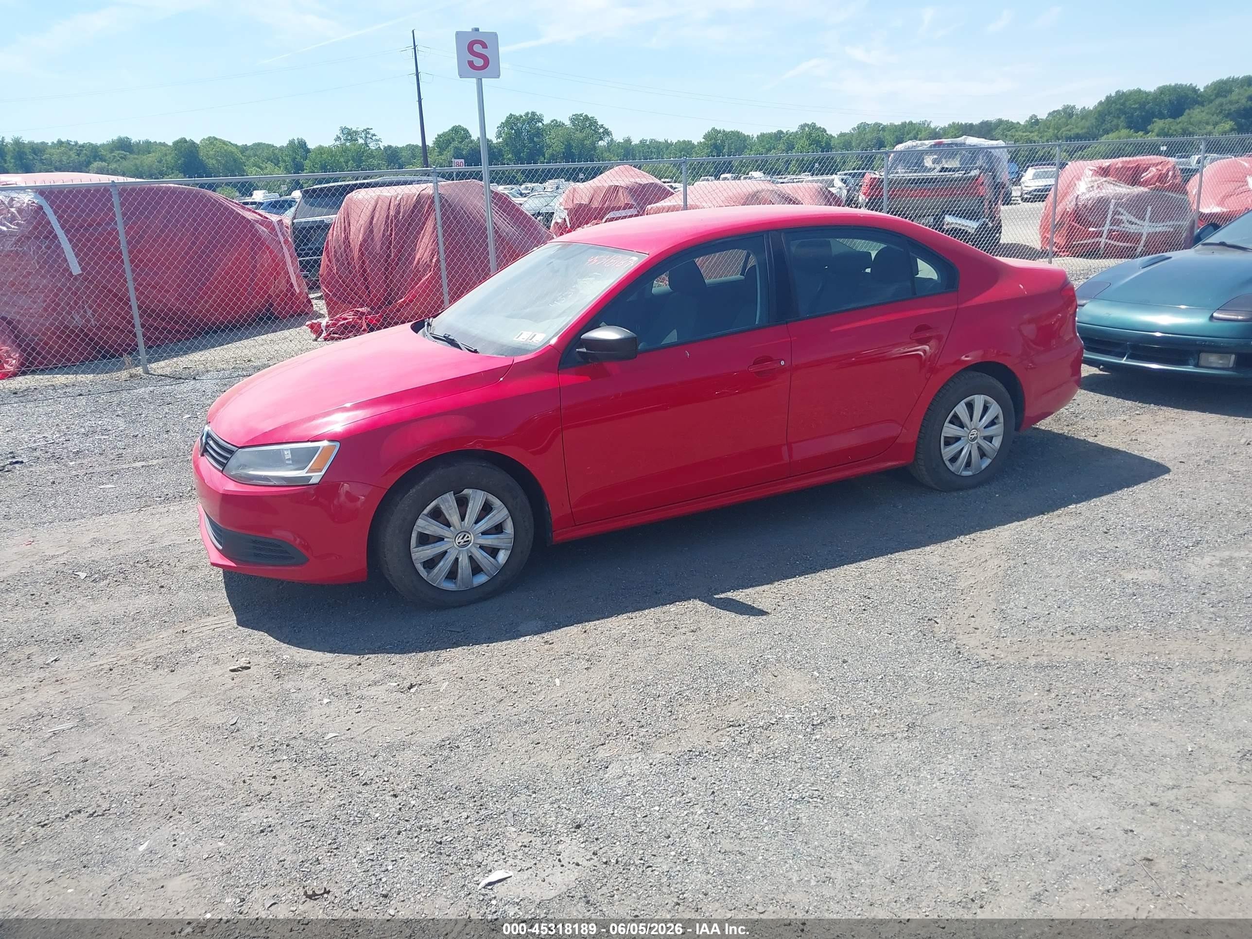 2014 Volkswagen Jetta 2.0l S Red vin: 3VW1K7AJXEM441568