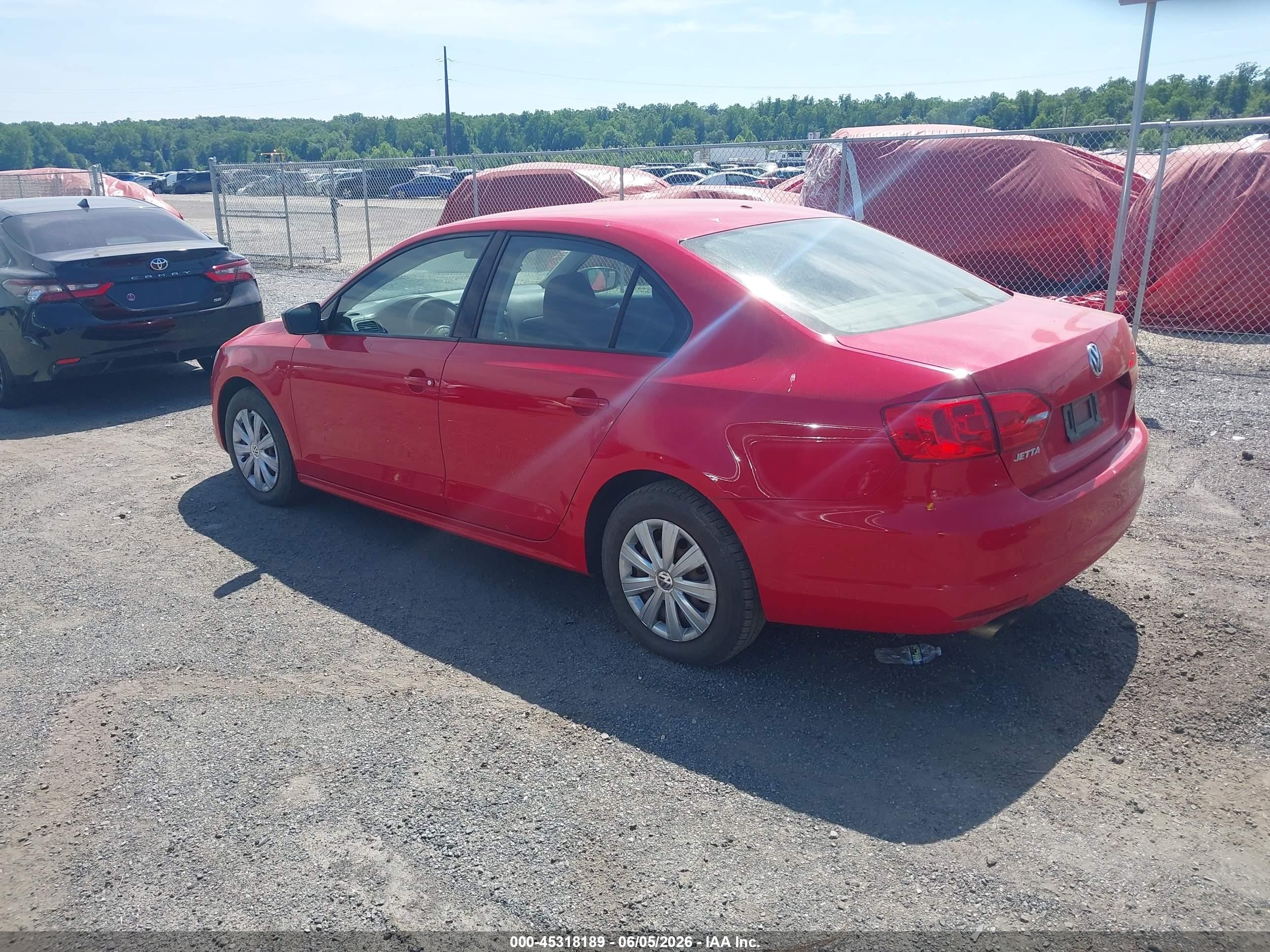 2014 Volkswagen Jetta 2.0l S Red vin: 3VW1K7AJXEM441568