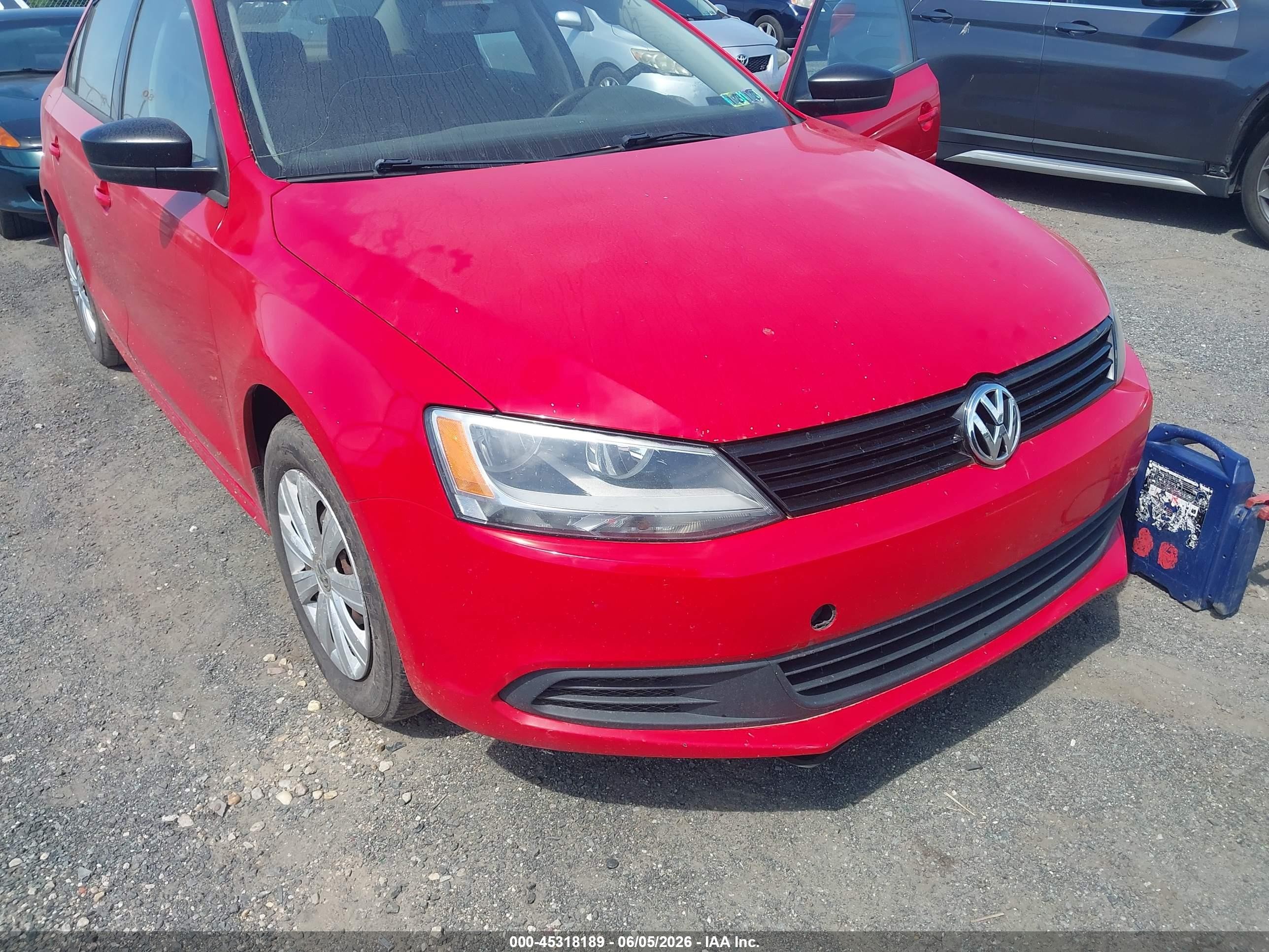 2014 Volkswagen Jetta 2.0l S Red vin: 3VW1K7AJXEM441568