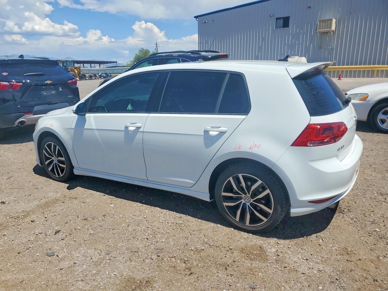 2015 Volkswagen Golf White vin: 3VW217AU2FM005560