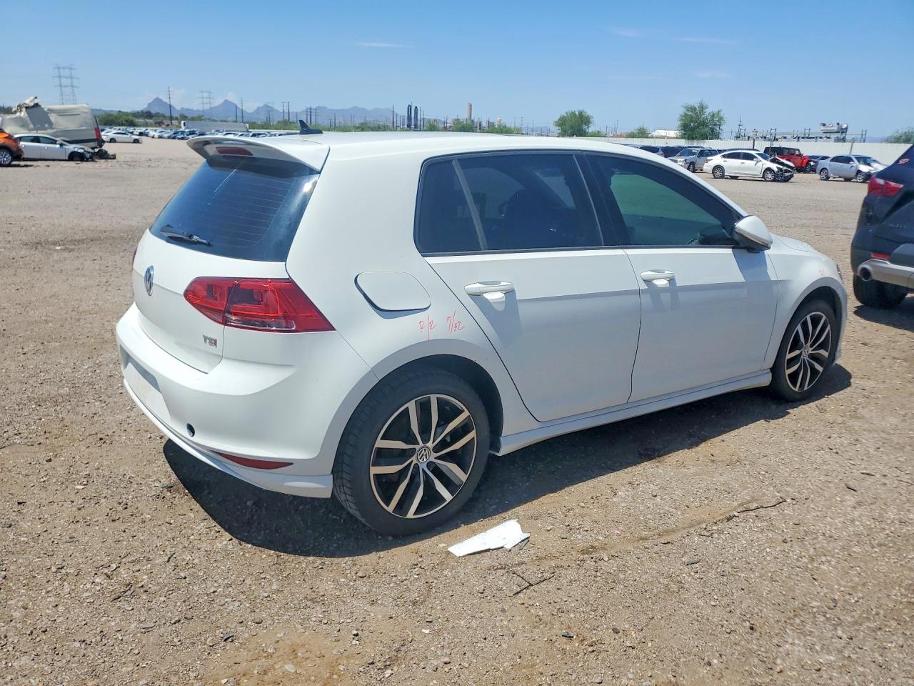 2015 Volkswagen Golf White vin: 3VW217AU2FM005560