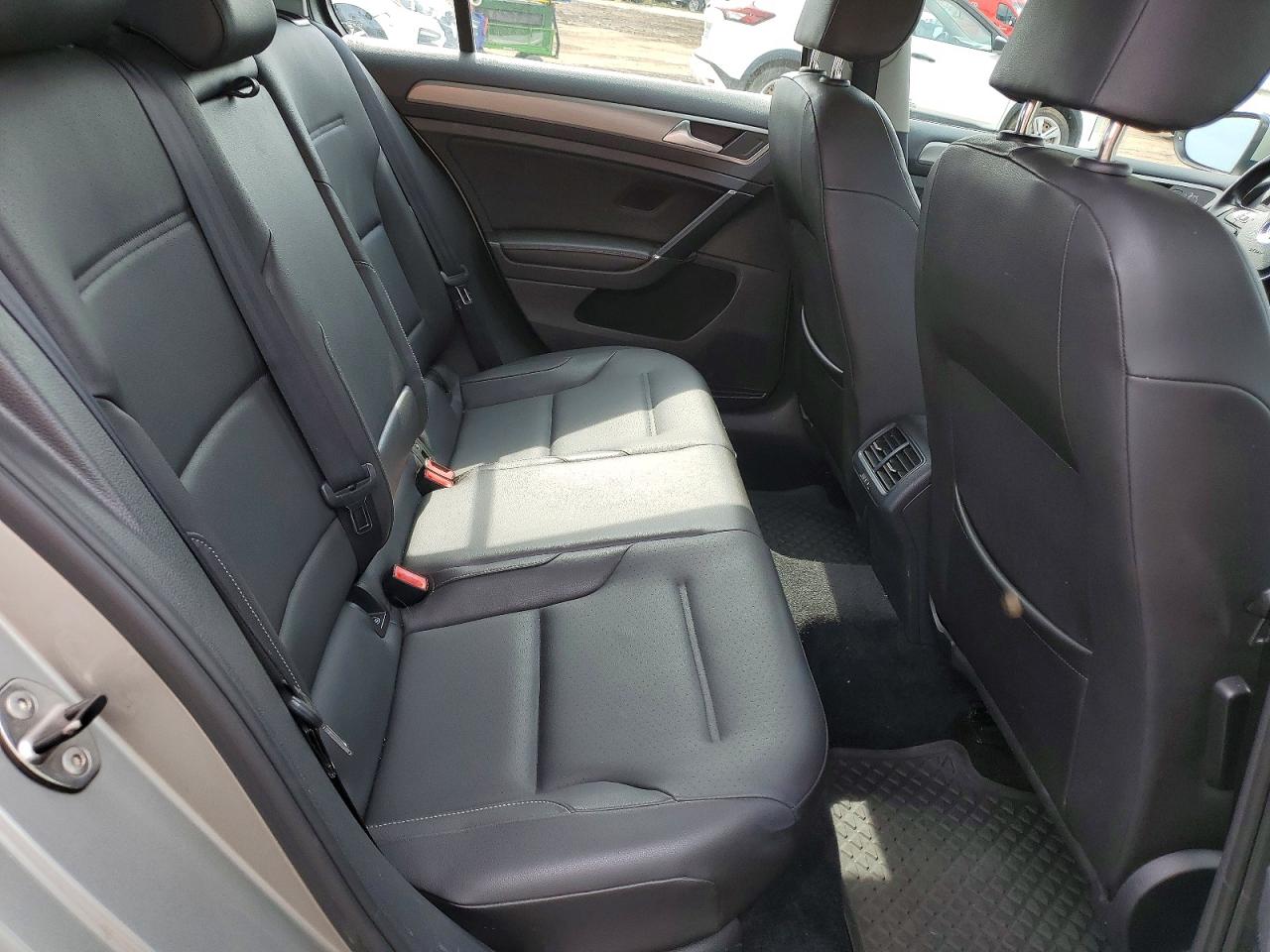 2015 Volkswagen Golf Silver vin: 3VW217AU2FM018468