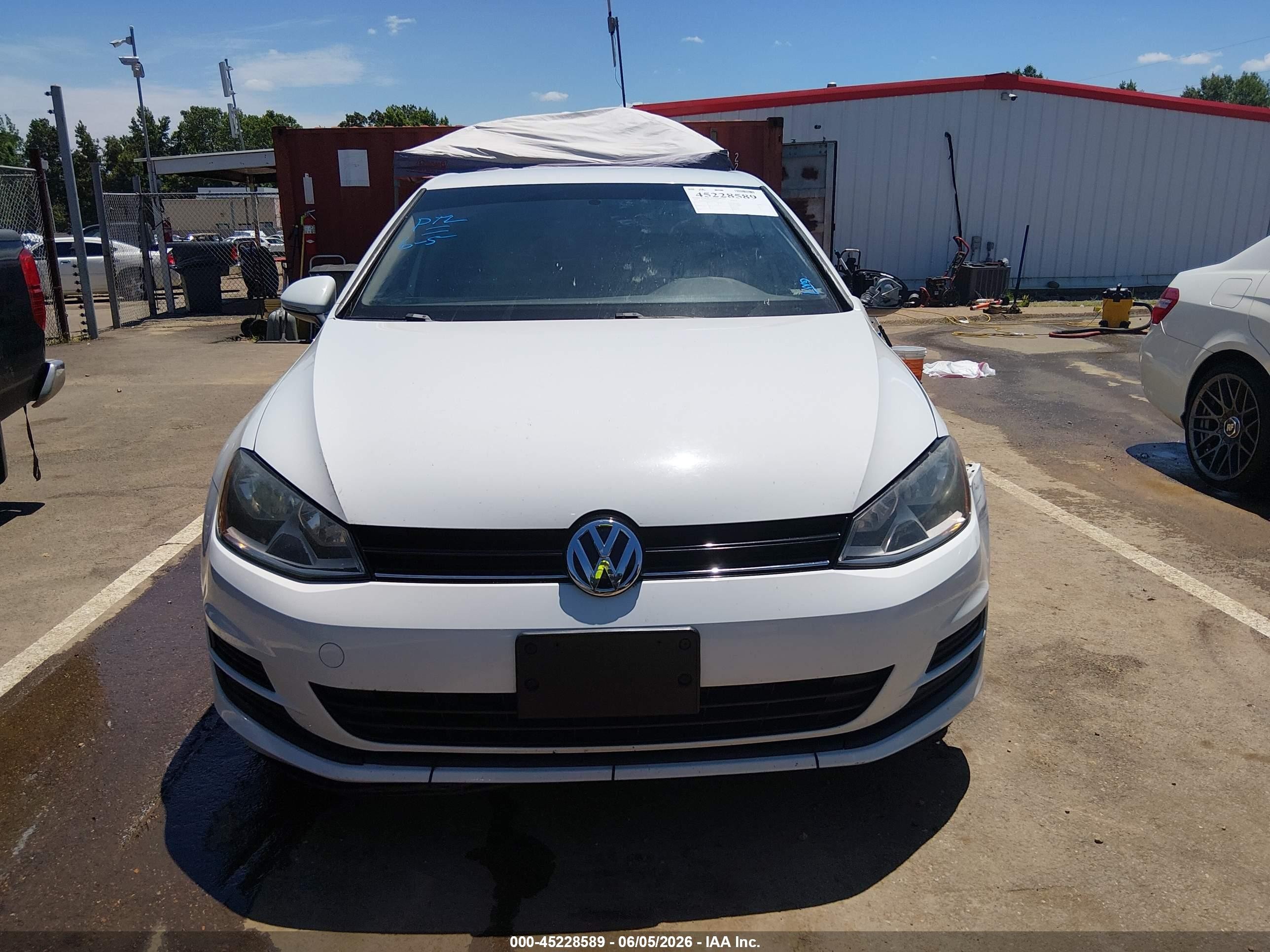 2015 Volkswagen Golf Tsi S 4-door White vin: 3VW217AU4FM013076