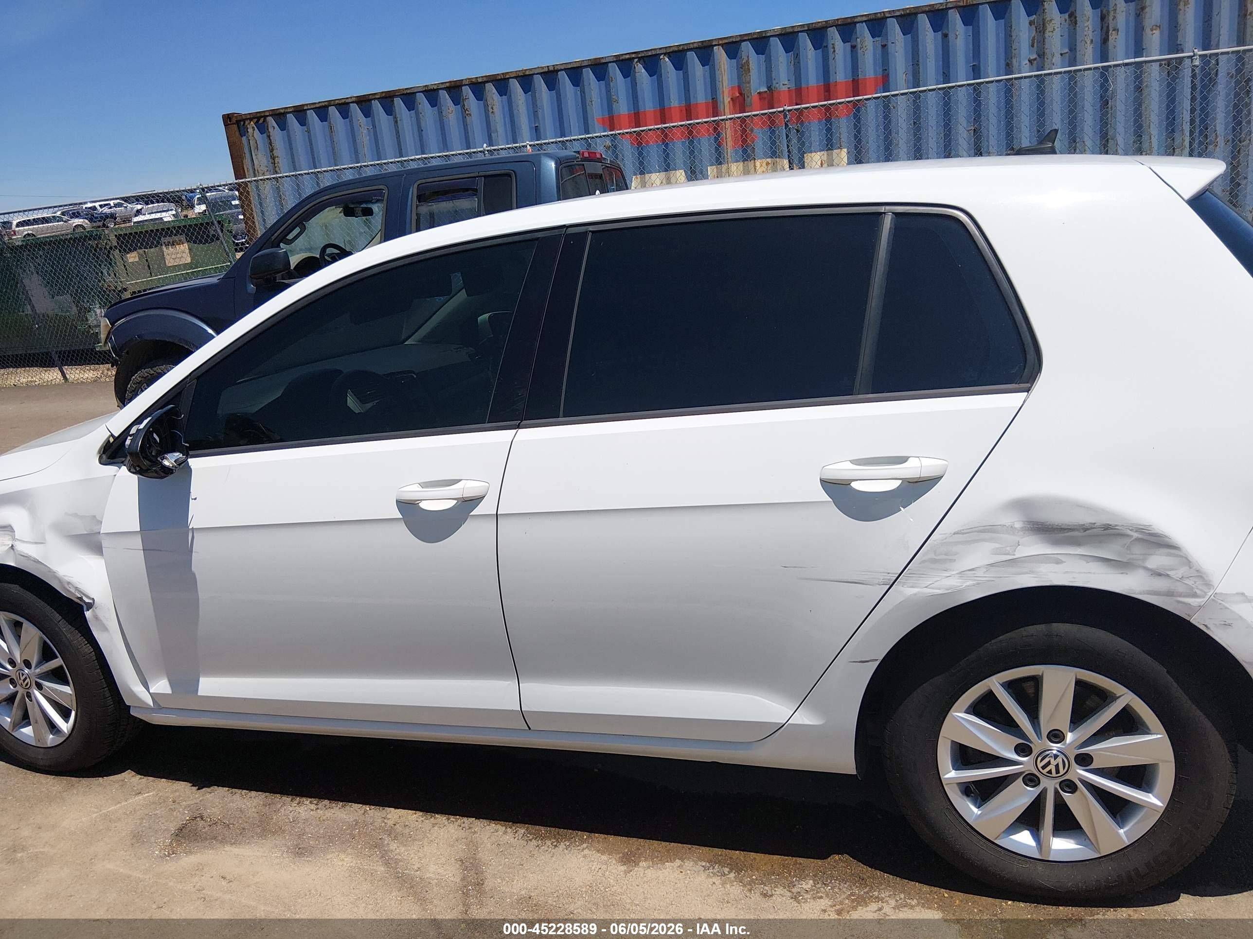 2015 Volkswagen Golf Tsi S 4-door White vin: 3VW217AU4FM013076