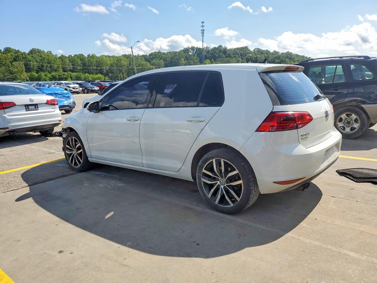 2015 Volkswagen Golf White vin: 3VW217AU4FM044778