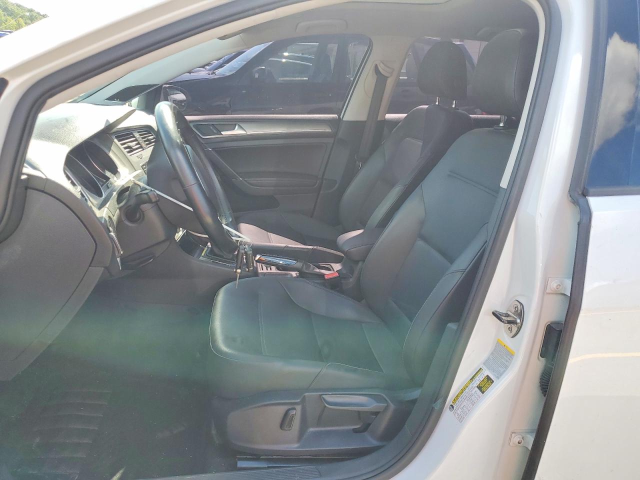 2015 Volkswagen Golf White vin: 3VW217AU4FM044778
