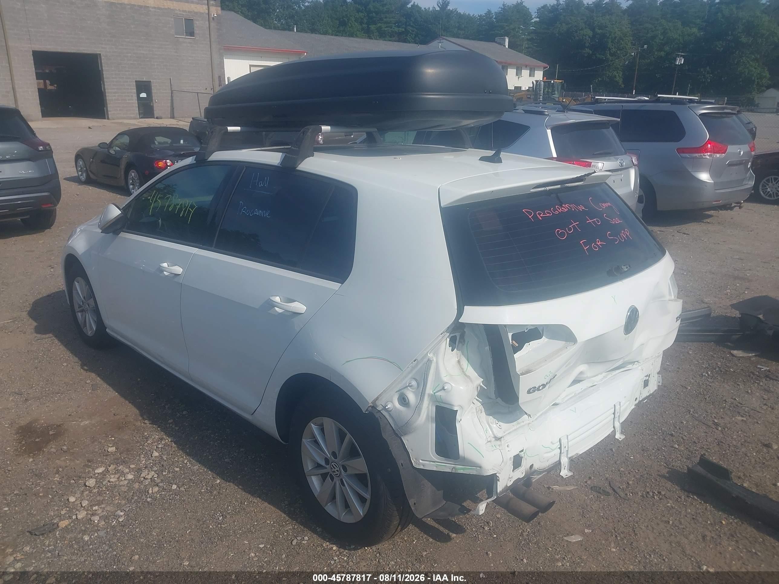 2015 Volkswagen Golf Tsi S 4-door White vin: 3VW217AUXFM095248