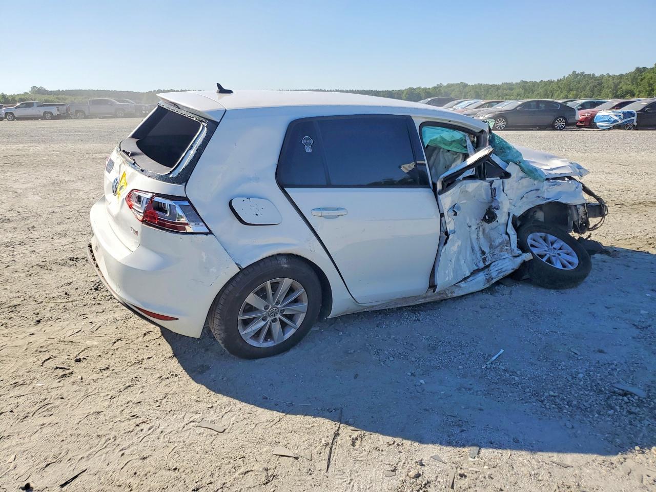 2015 Volkswagen Golf White vin: 3VW217AUXFM098456