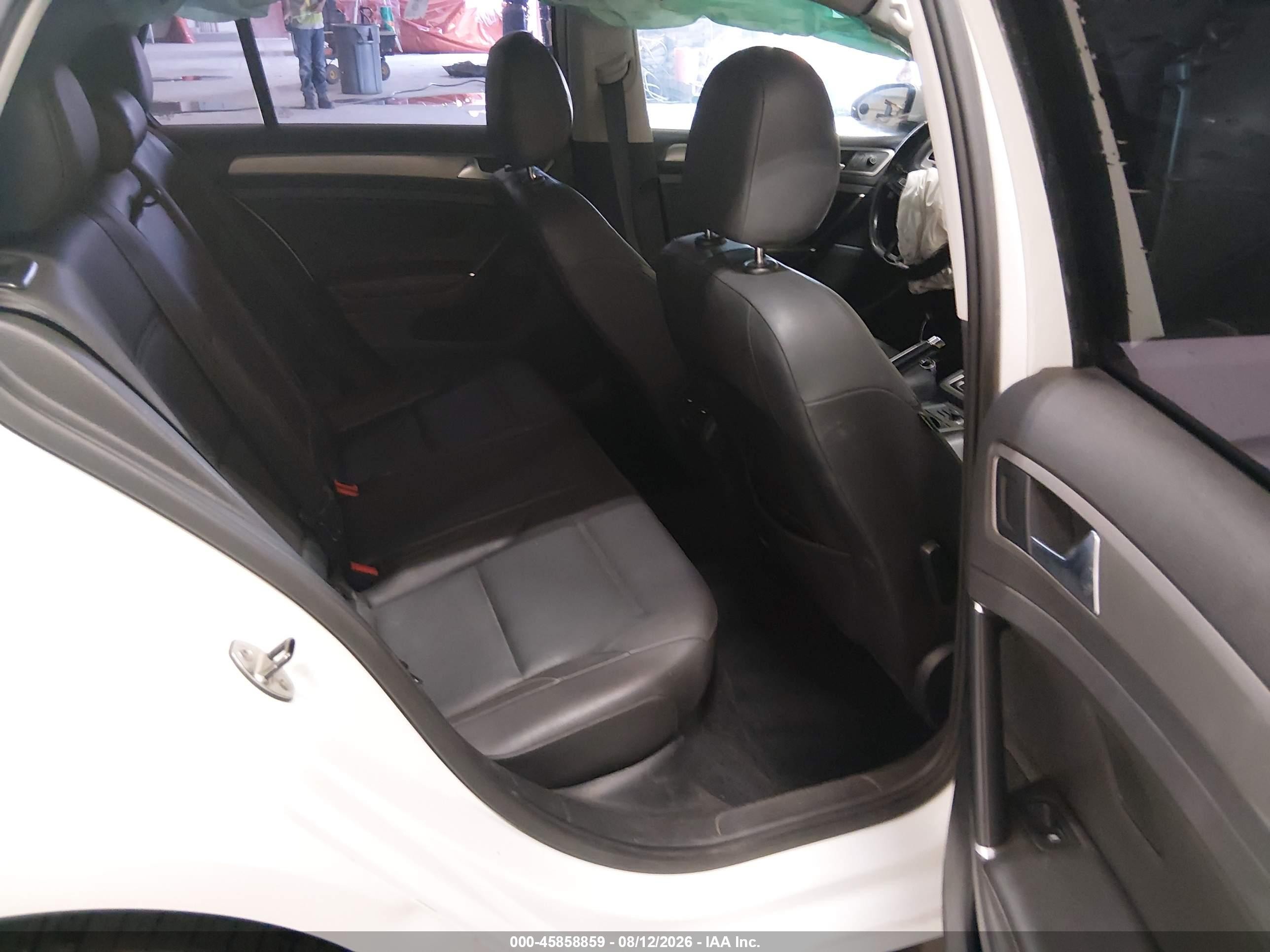 2015 Volkswagen Golf Tdi Se 4-door White vin: 3VW2A7AU1FM018574