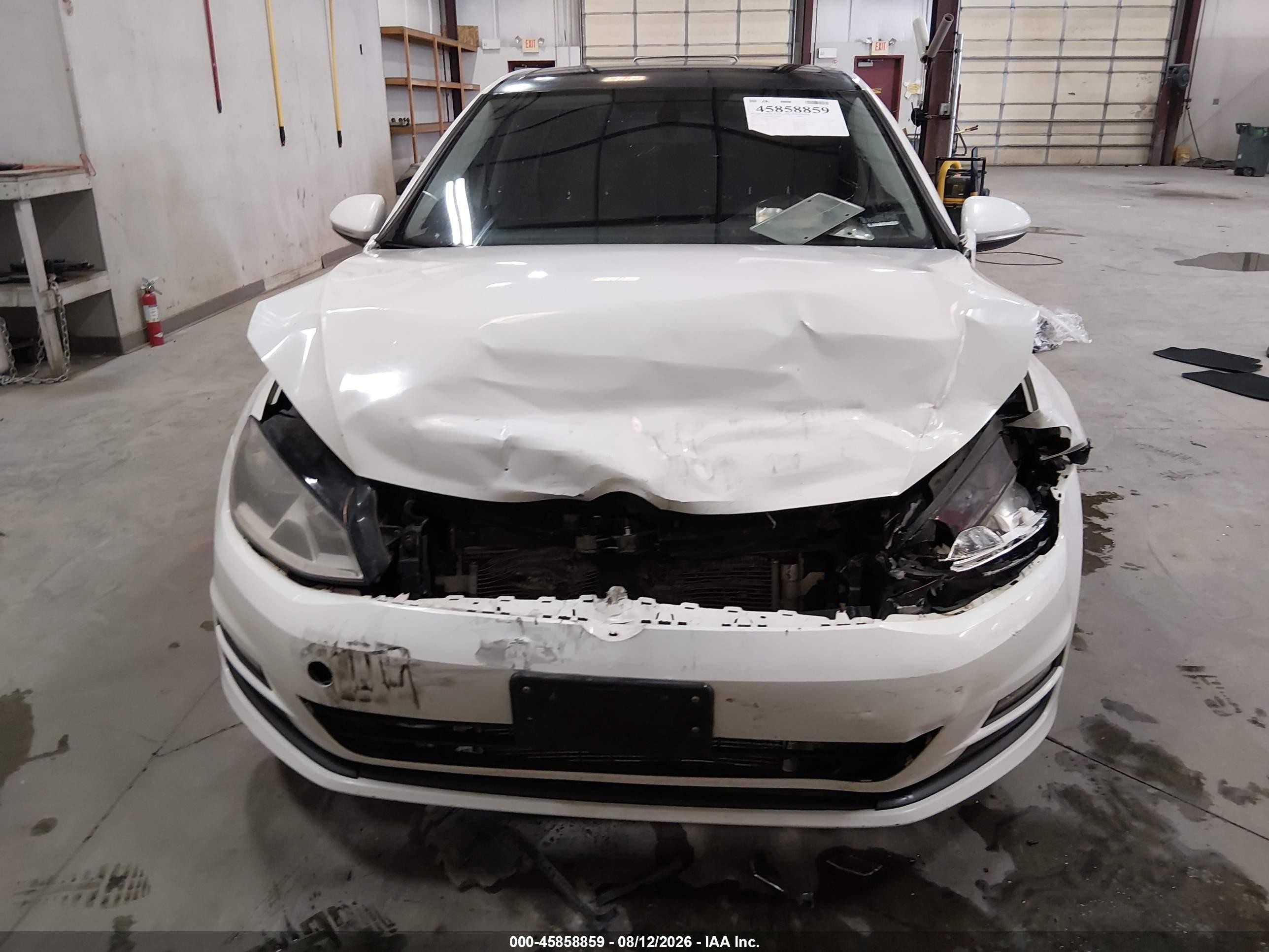 2015 Volkswagen Golf Tdi Se 4-door White vin: 3VW2A7AU1FM018574