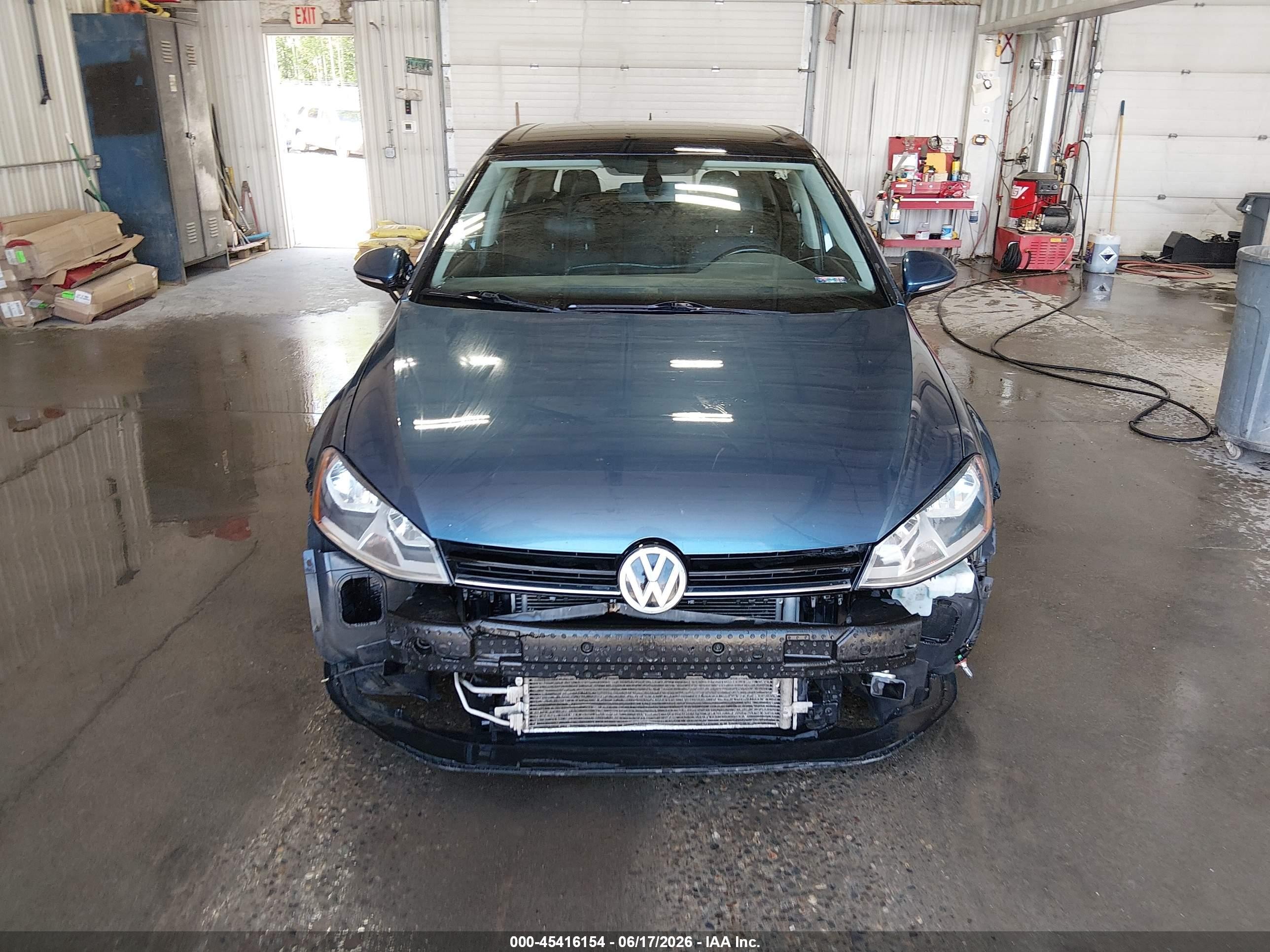 2015 Volkswagen Golf Tdi Se 4-door Blue vin: 3VW2A7AU3FM047171