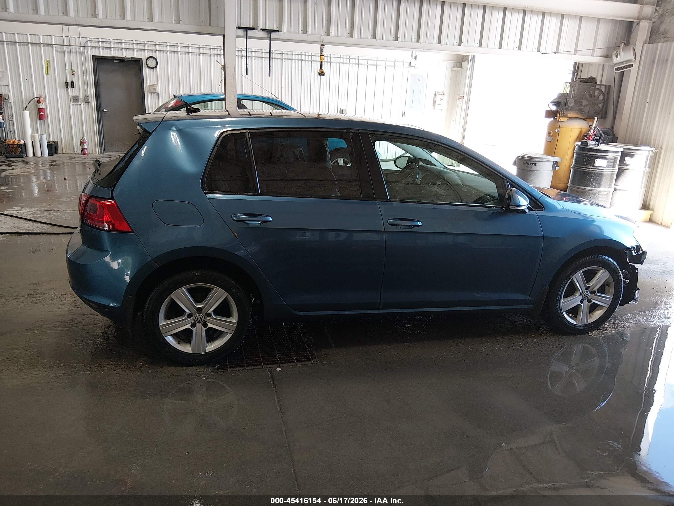 2015 Volkswagen Golf Tdi Se 4-door Blue vin: 3VW2A7AU3FM047171