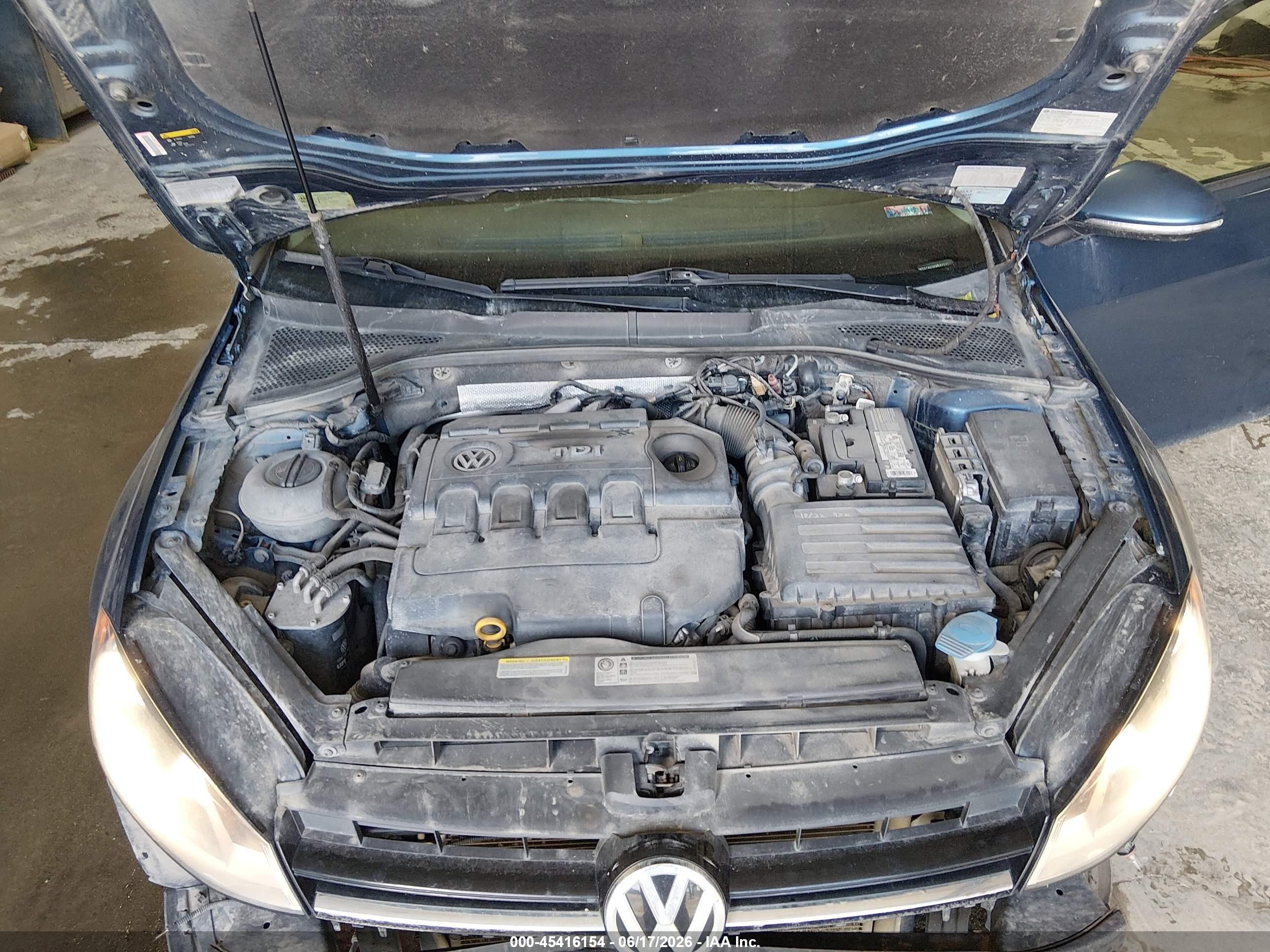 2015 Volkswagen Golf Tdi Se 4-door Blue vin: 3VW2A7AU3FM047171