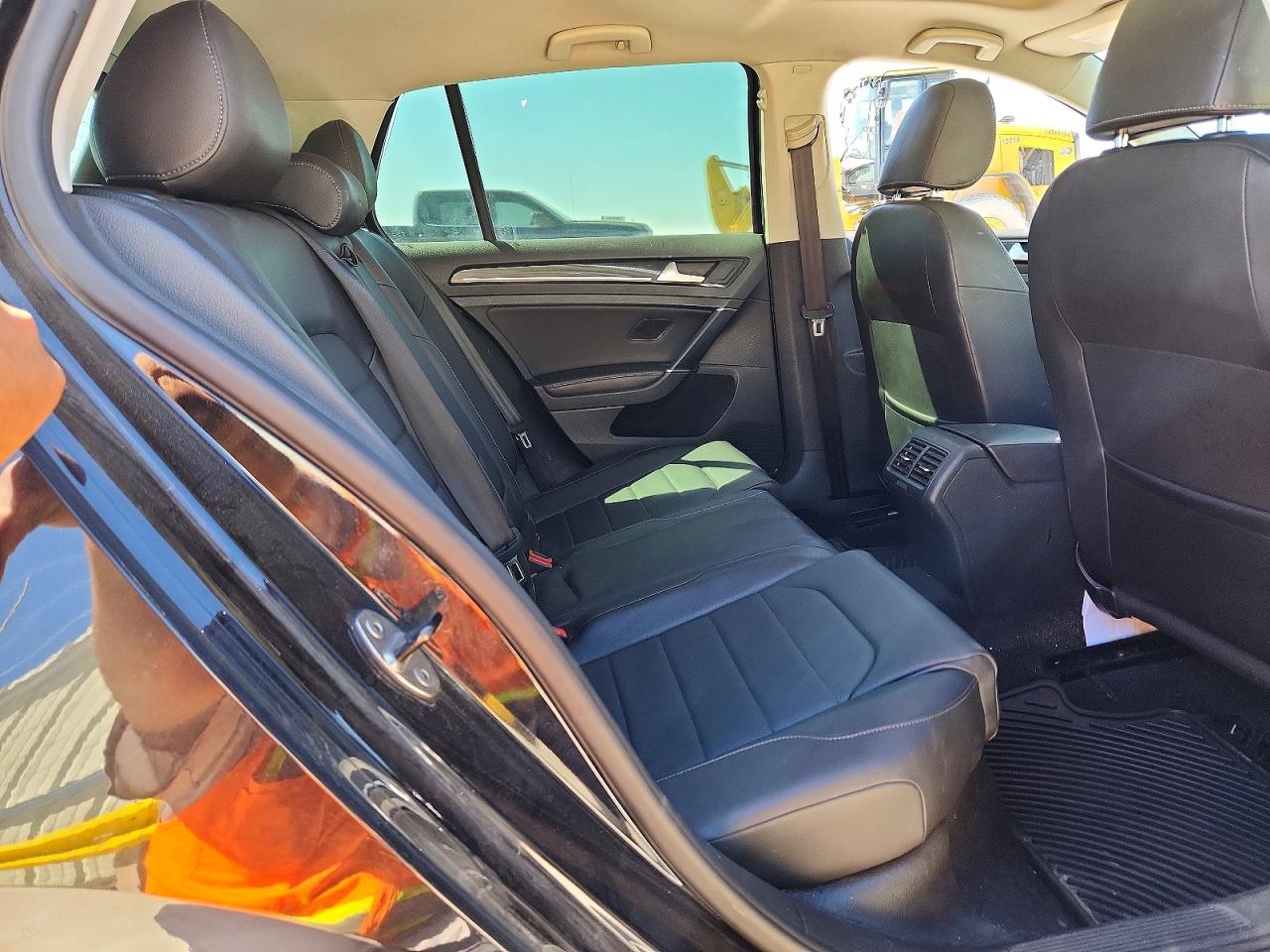 2015 Volkswagen Golf Tdi Черный vin: 3VW2A7AUXFM018900