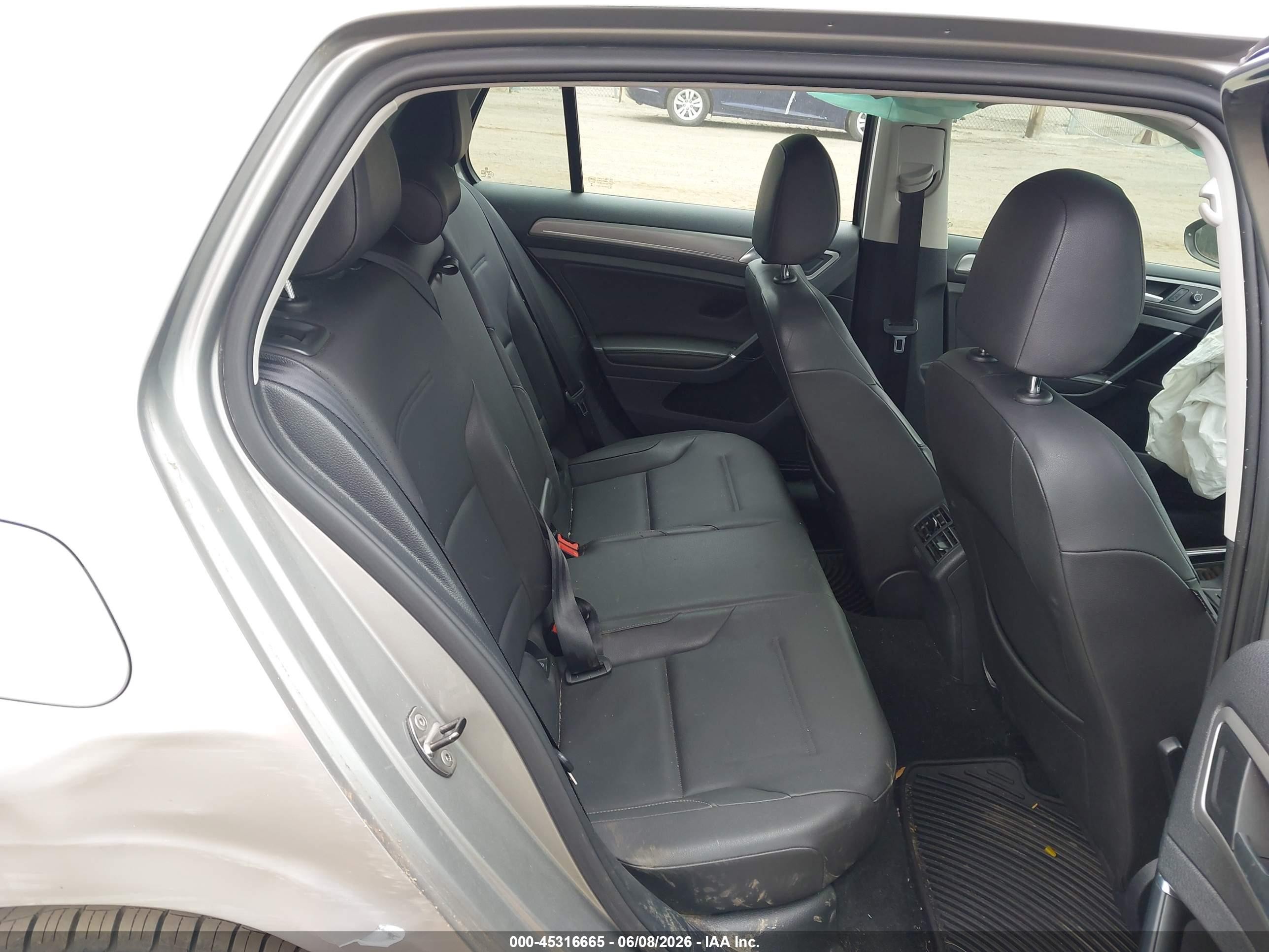 2015 Volkswagen Golf Tdi Se 4-door Silver vin: 3VW2A7AUXFM032926