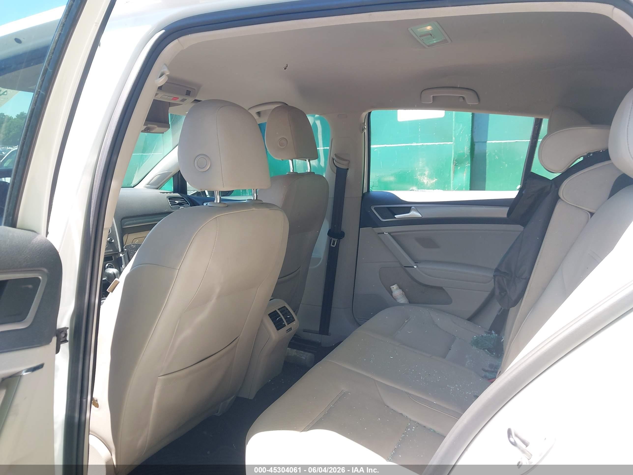 2015 Volkswagen Golf Tdi S 4-door White vin: 3VW2A7AUXFM079583