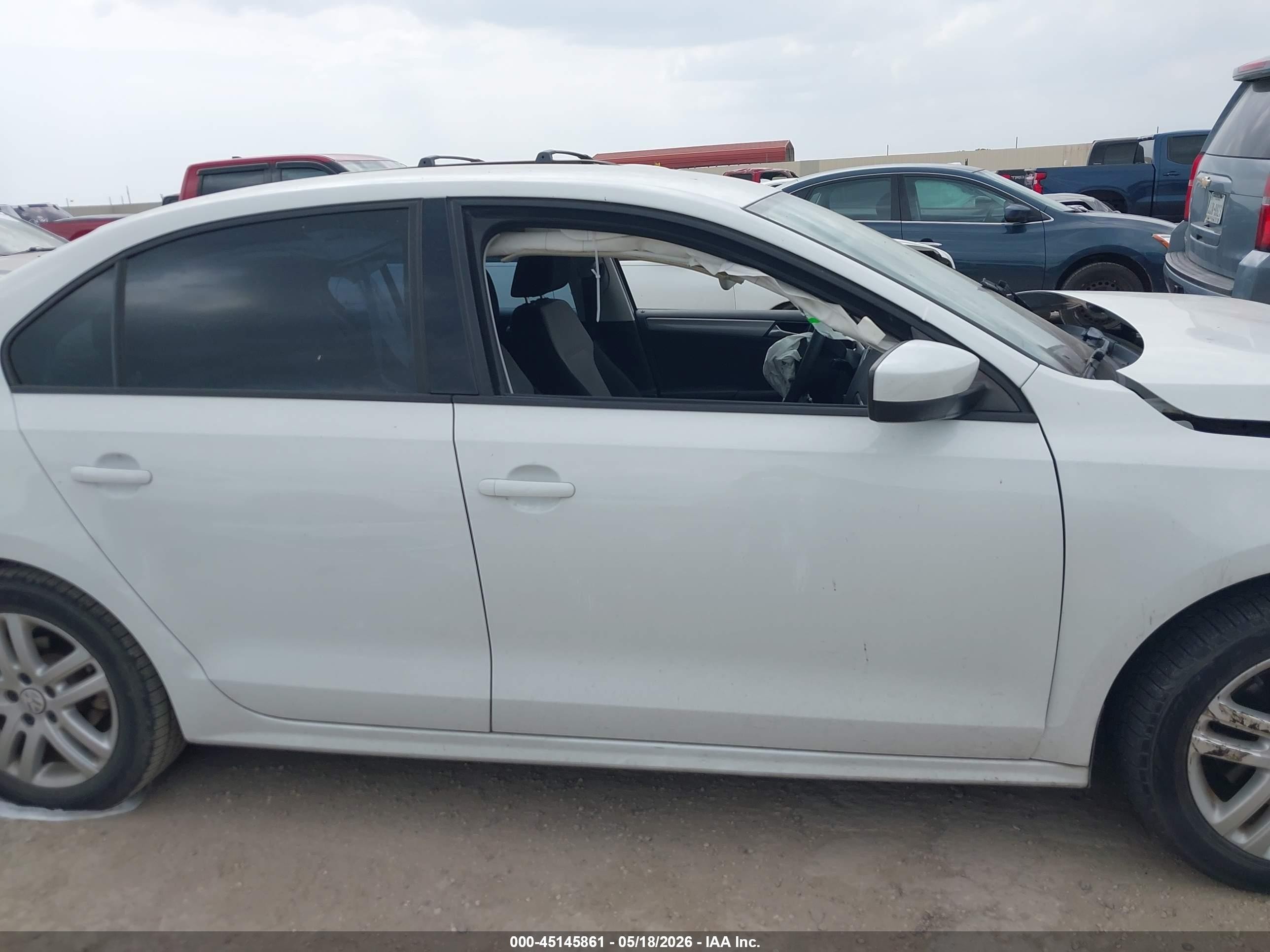 2018 Volkswagen Jetta 1.4t S Белый vin: 3VW2B7AJ2JM253075