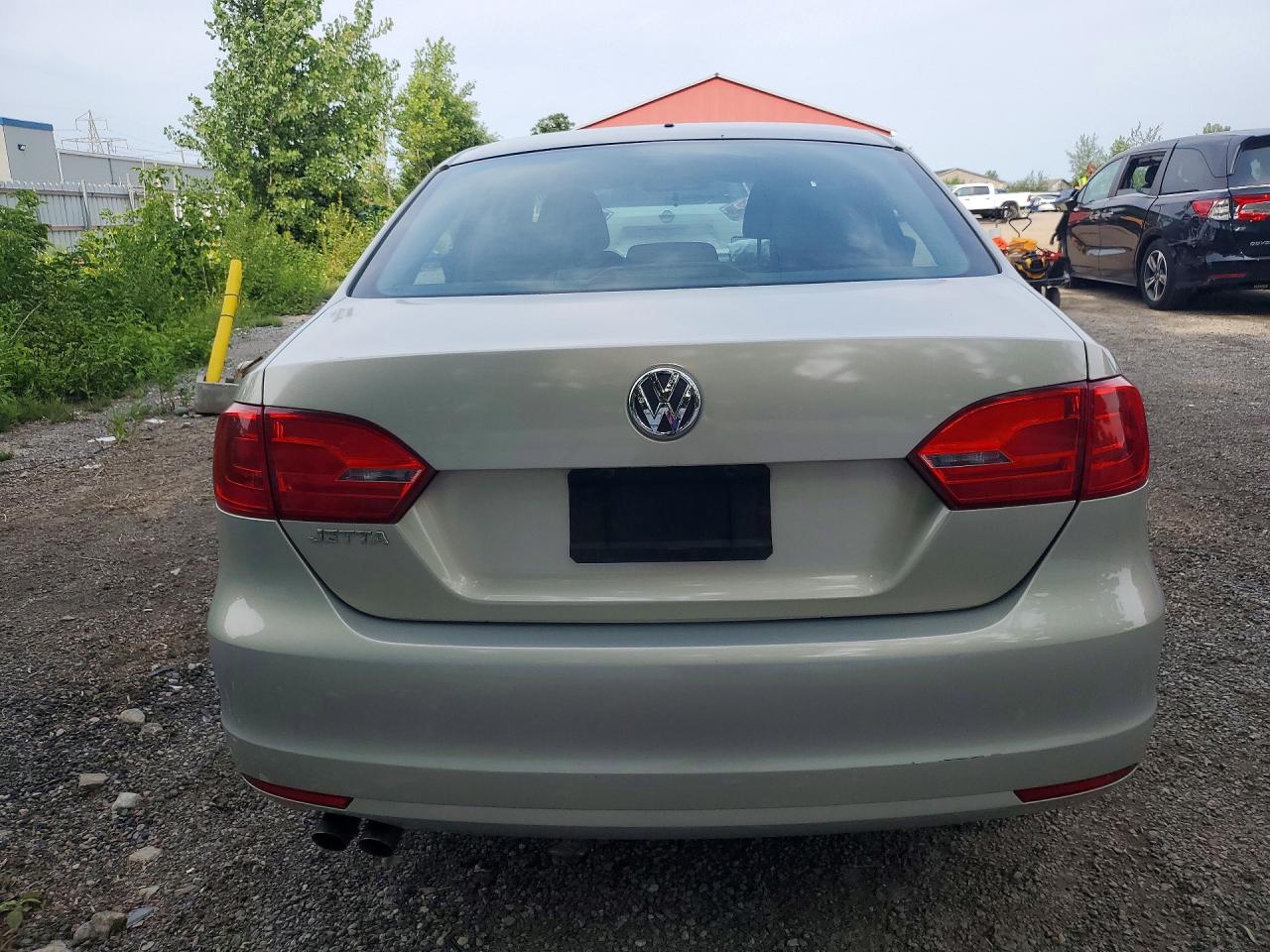 2011 Volkswagen Jetta Base Серебряный vin: 3VW2K7AJ0BM063793