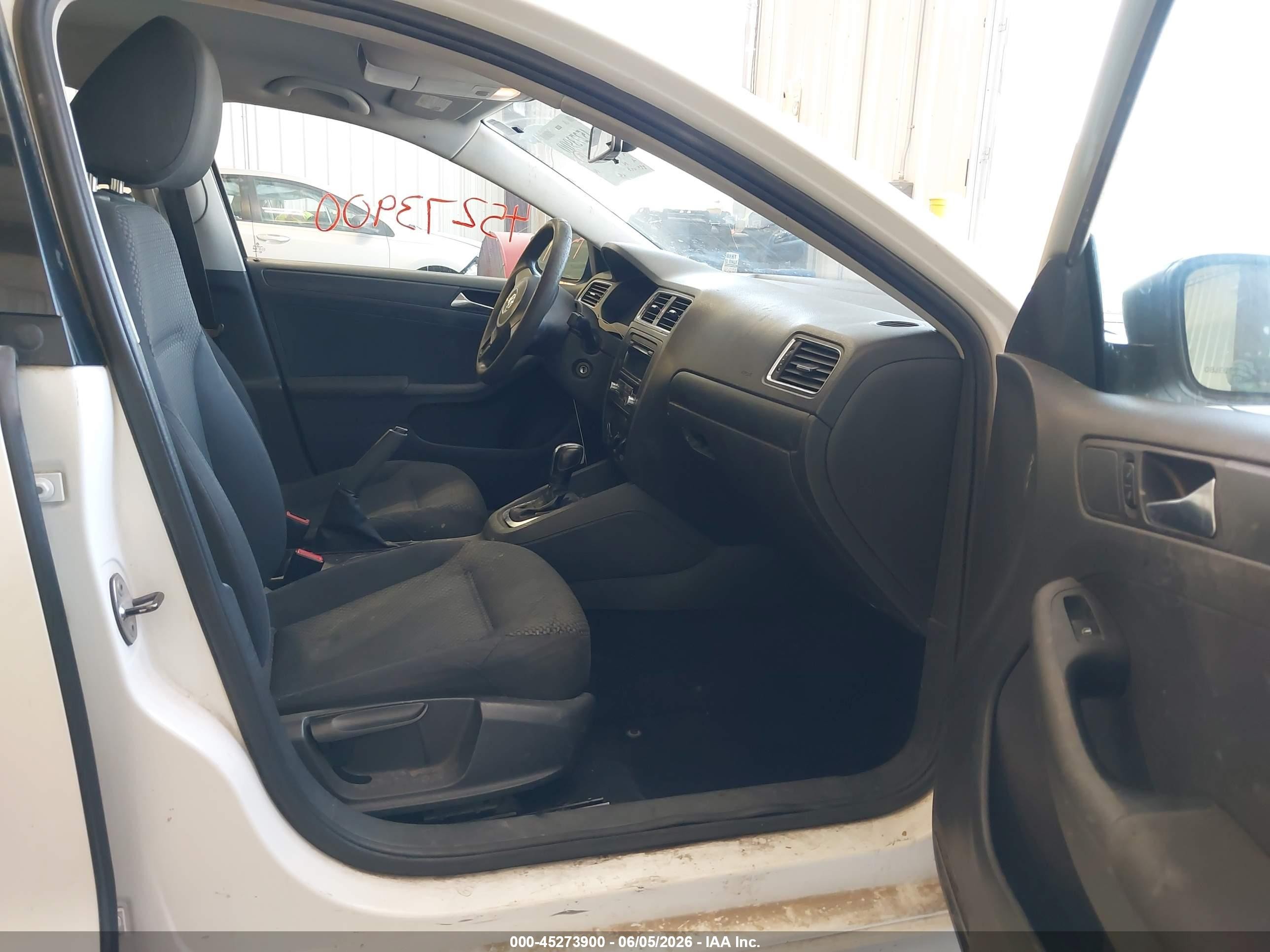 2012 Volkswagen Jetta 2.0l S White vin: 3VW2K7AJ0CM352660