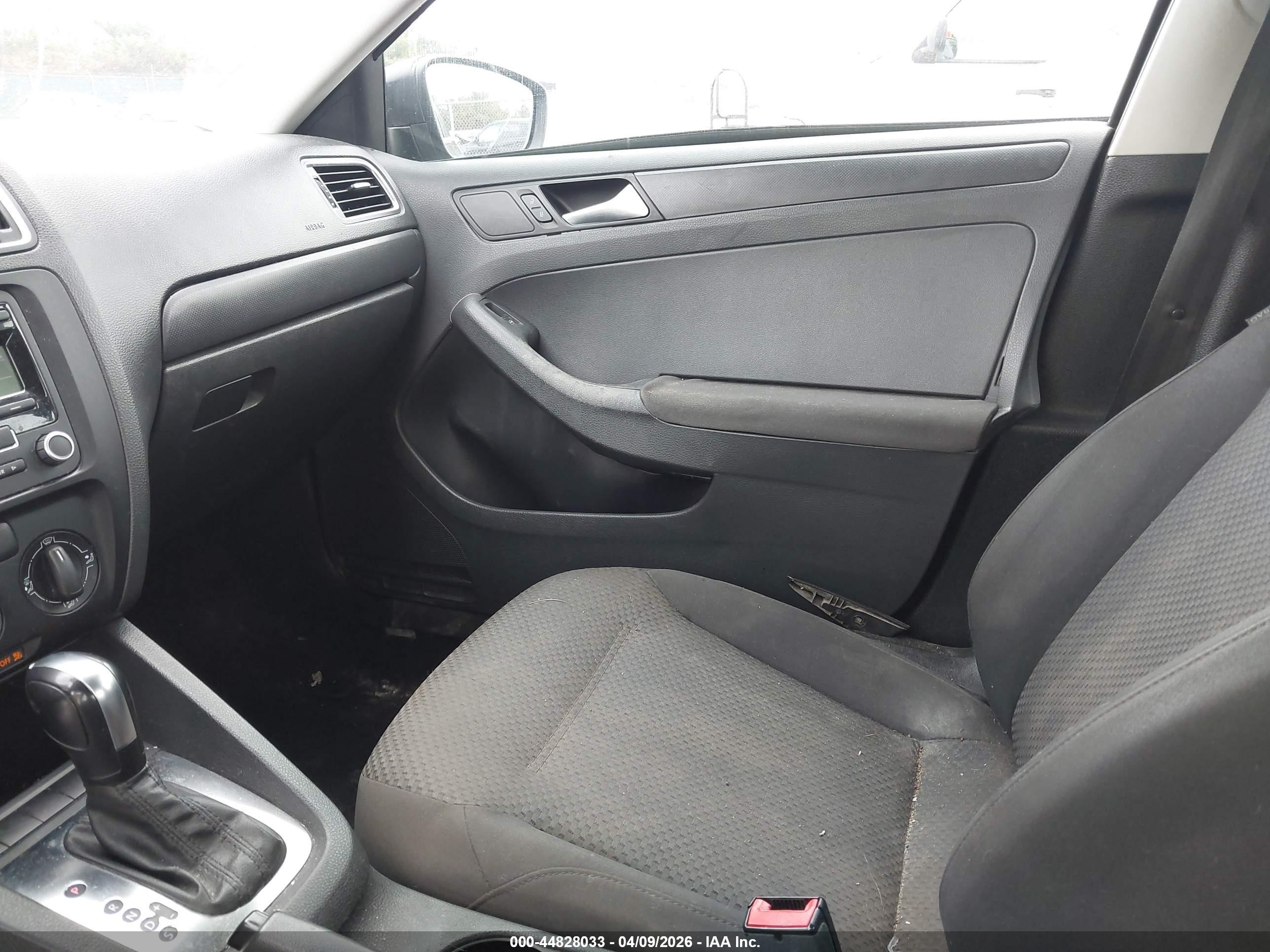 2012 Volkswagen Jetta 2.0l S Серый vin: 3VW2K7AJ0CM397078