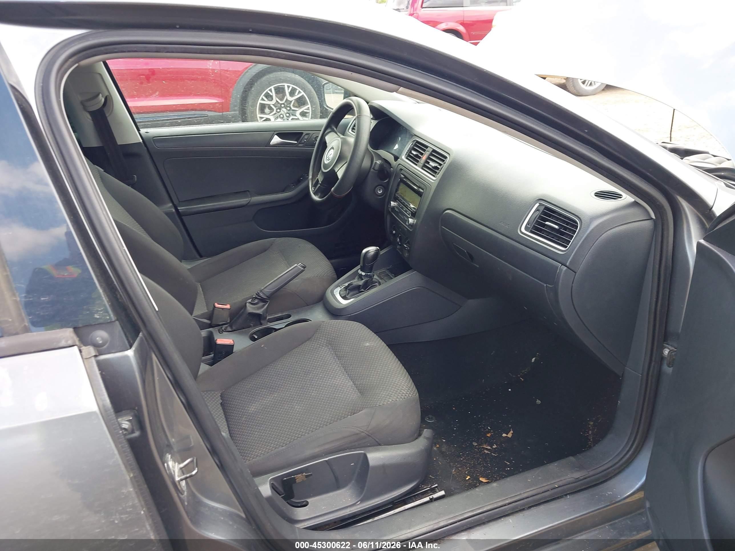 2013 Volkswagen Jetta 2.0l S Silver vin: 3VW2K7AJ0DM200332
