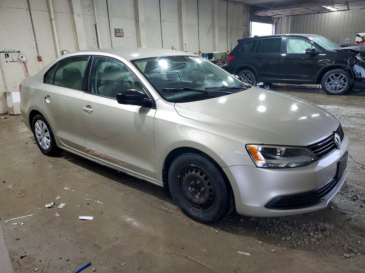 2013 Volkswagen Jetta Base Beige vin: 3VW2K7AJ0DM228602